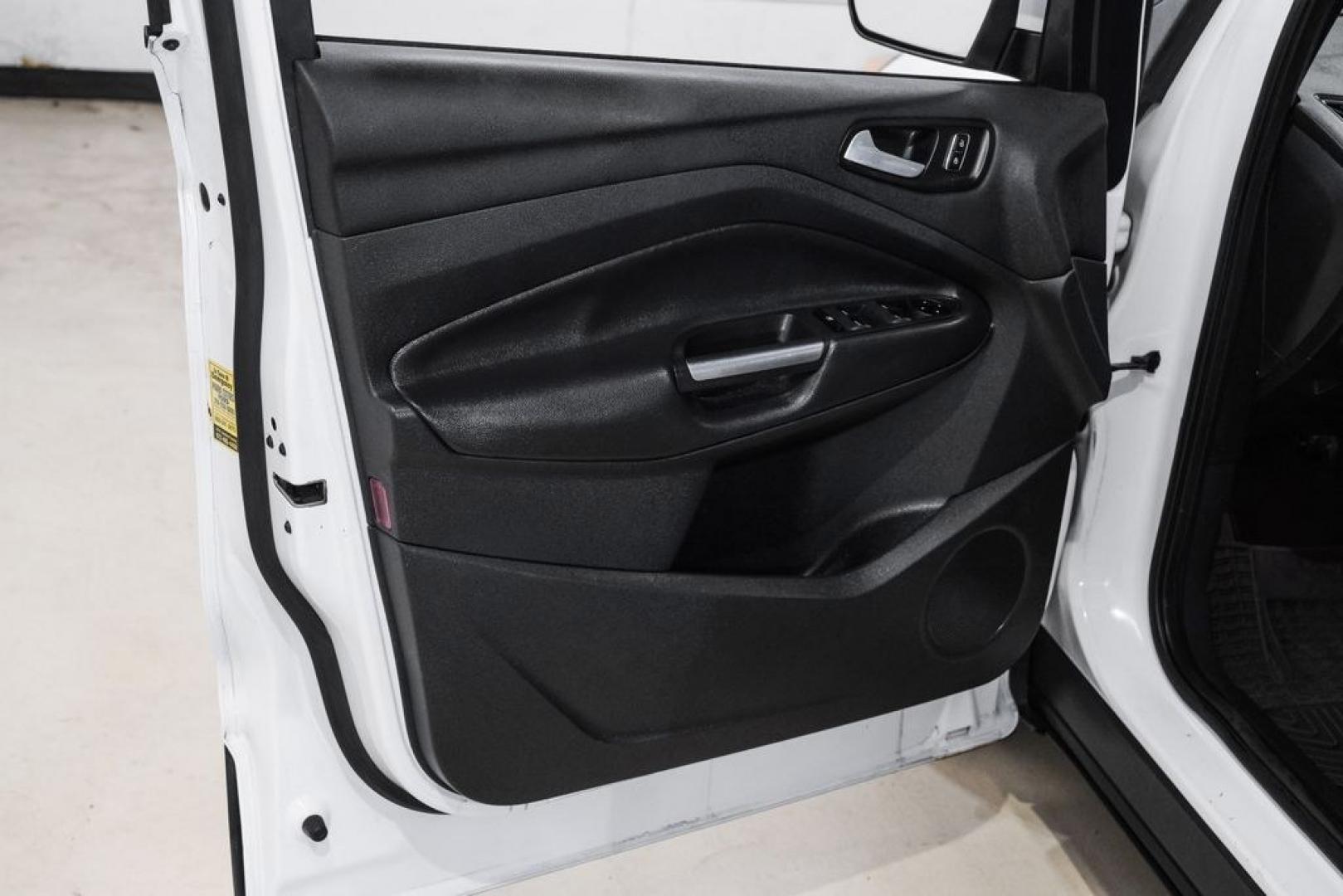 2015 Oxford White /Black Ford Escape SE (1FMCU9G91FU) with an EcoBoost 2.0L I4 GTDi DOHC Turbocharged VCT engine, Automatic transmission, located at 15300 Midway Rd., Addison, TX, 75001, (972) 702-0011, 32.958321, -96.838074- Photo#41