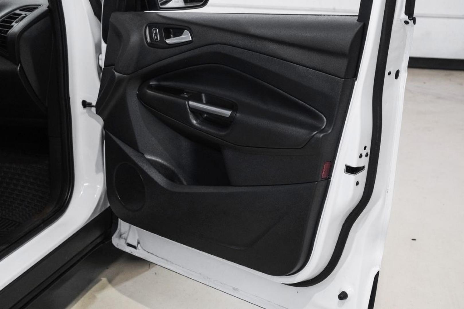 2015 Oxford White /Black Ford Escape SE (1FMCU9G91FU) with an EcoBoost 2.0L I4 GTDi DOHC Turbocharged VCT engine, Automatic transmission, located at 15300 Midway Rd., Addison, TX, 75001, (972) 702-0011, 32.958321, -96.838074- Photo#43