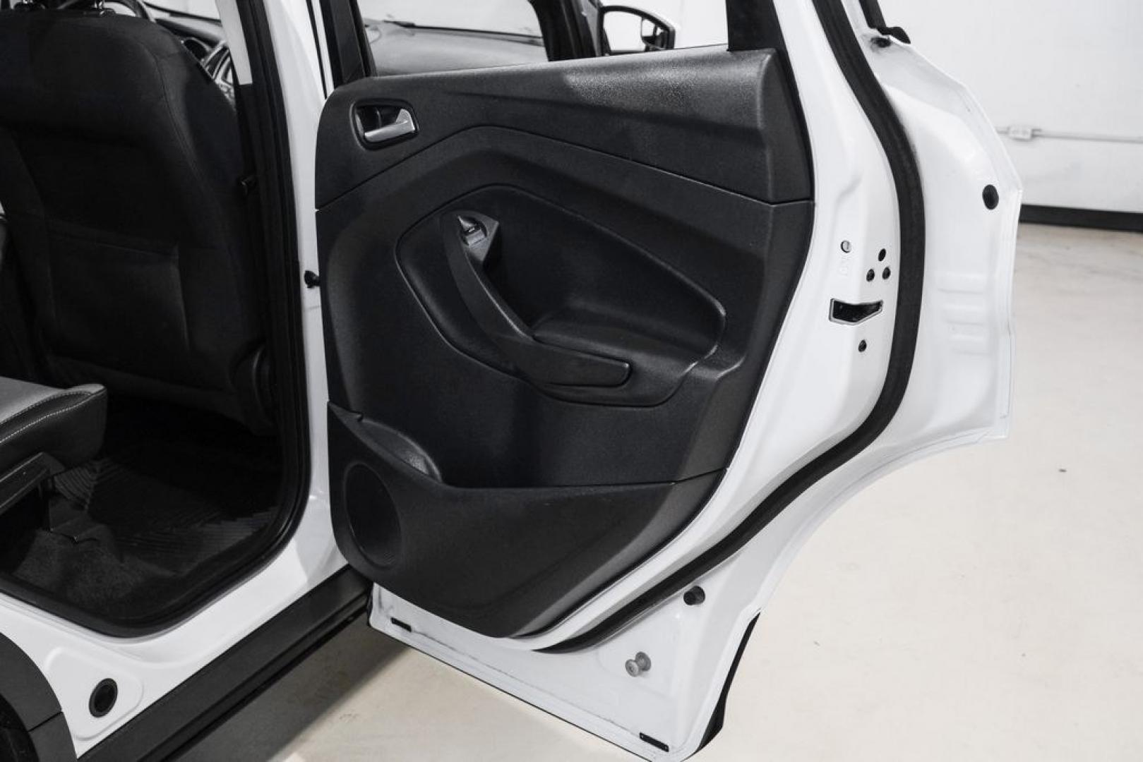 2015 Oxford White /Black Ford Escape SE (1FMCU9G91FU) with an EcoBoost 2.0L I4 GTDi DOHC Turbocharged VCT engine, Automatic transmission, located at 15300 Midway Rd., Addison, TX, 75001, (972) 702-0011, 32.958321, -96.838074- Photo#45