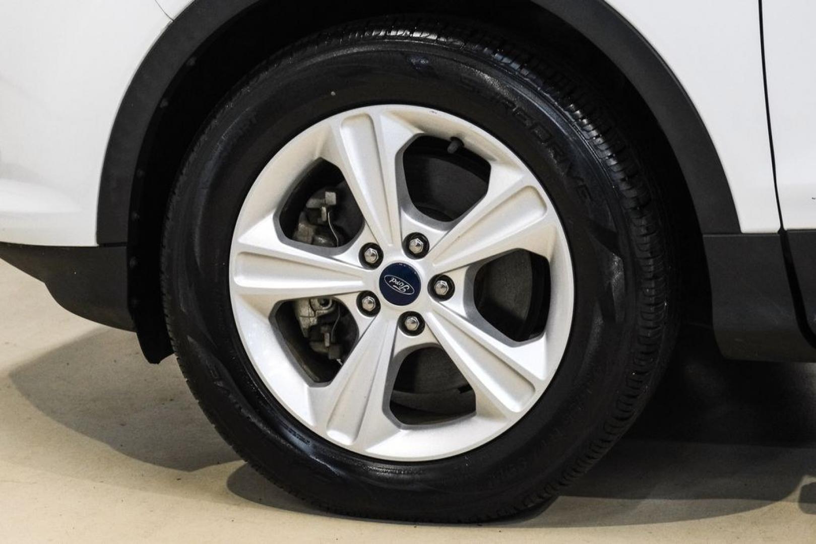 2015 Oxford White /Black Ford Escape SE (1FMCU9G91FU) with an EcoBoost 2.0L I4 GTDi DOHC Turbocharged VCT engine, Automatic transmission, located at 15300 Midway Rd., Addison, TX, 75001, (972) 702-0011, 32.958321, -96.838074- Photo#53