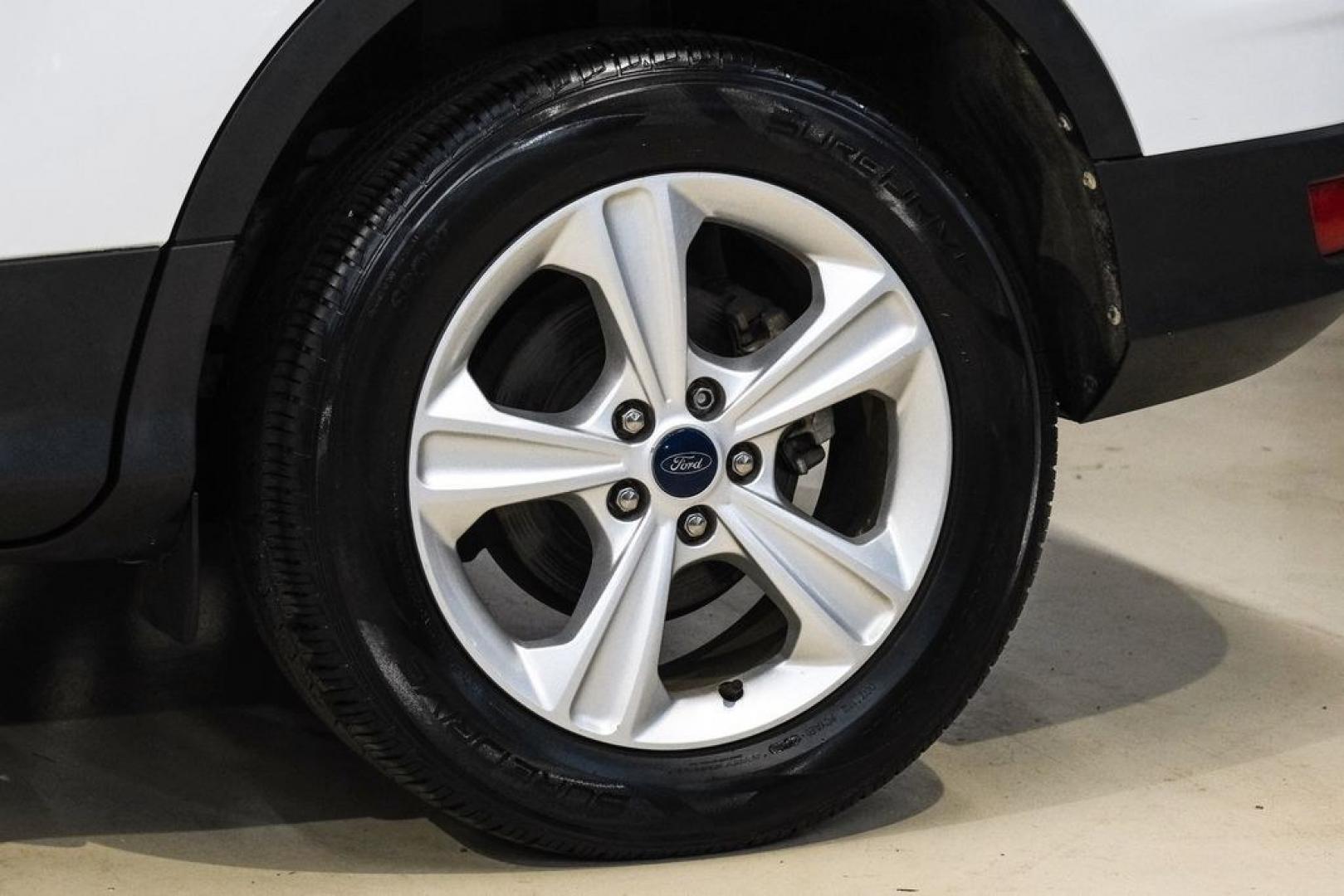 2015 Oxford White /Black Ford Escape SE (1FMCU9G91FU) with an EcoBoost 2.0L I4 GTDi DOHC Turbocharged VCT engine, Automatic transmission, located at 15300 Midway Rd., Addison, TX, 75001, (972) 702-0011, 32.958321, -96.838074- Photo#54