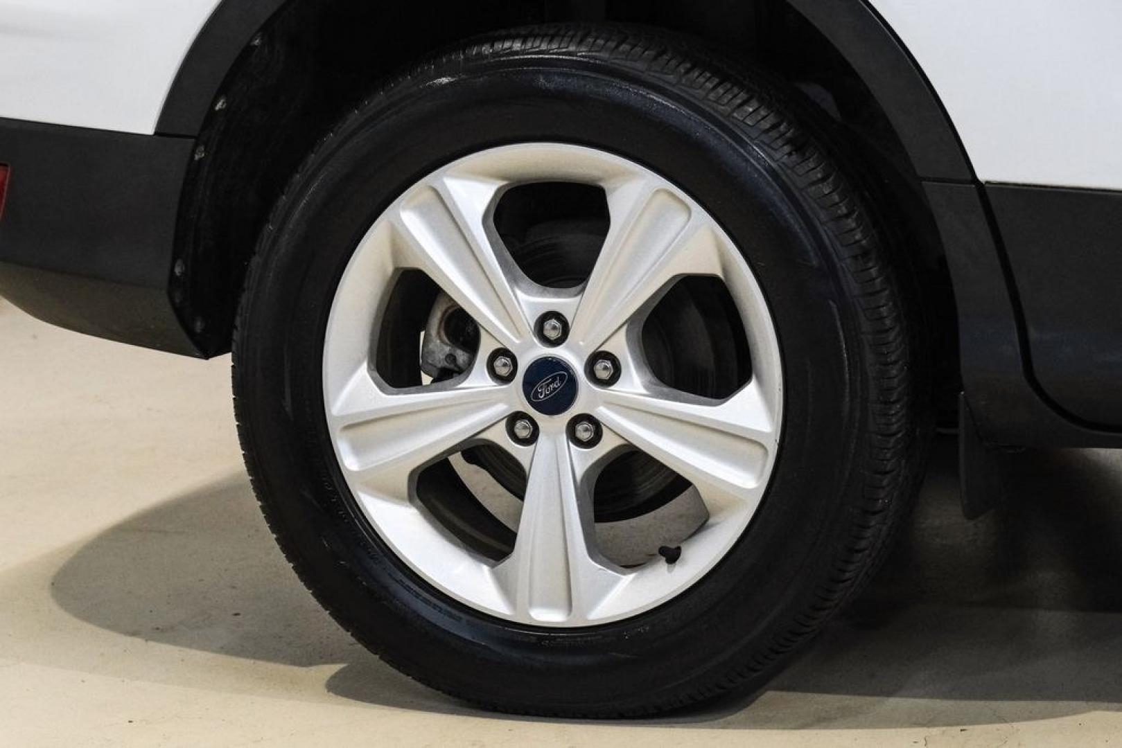 2015 Oxford White /Black Ford Escape SE (1FMCU9G91FU) with an EcoBoost 2.0L I4 GTDi DOHC Turbocharged VCT engine, Automatic transmission, located at 15300 Midway Rd., Addison, TX, 75001, (972) 702-0011, 32.958321, -96.838074- Photo#55