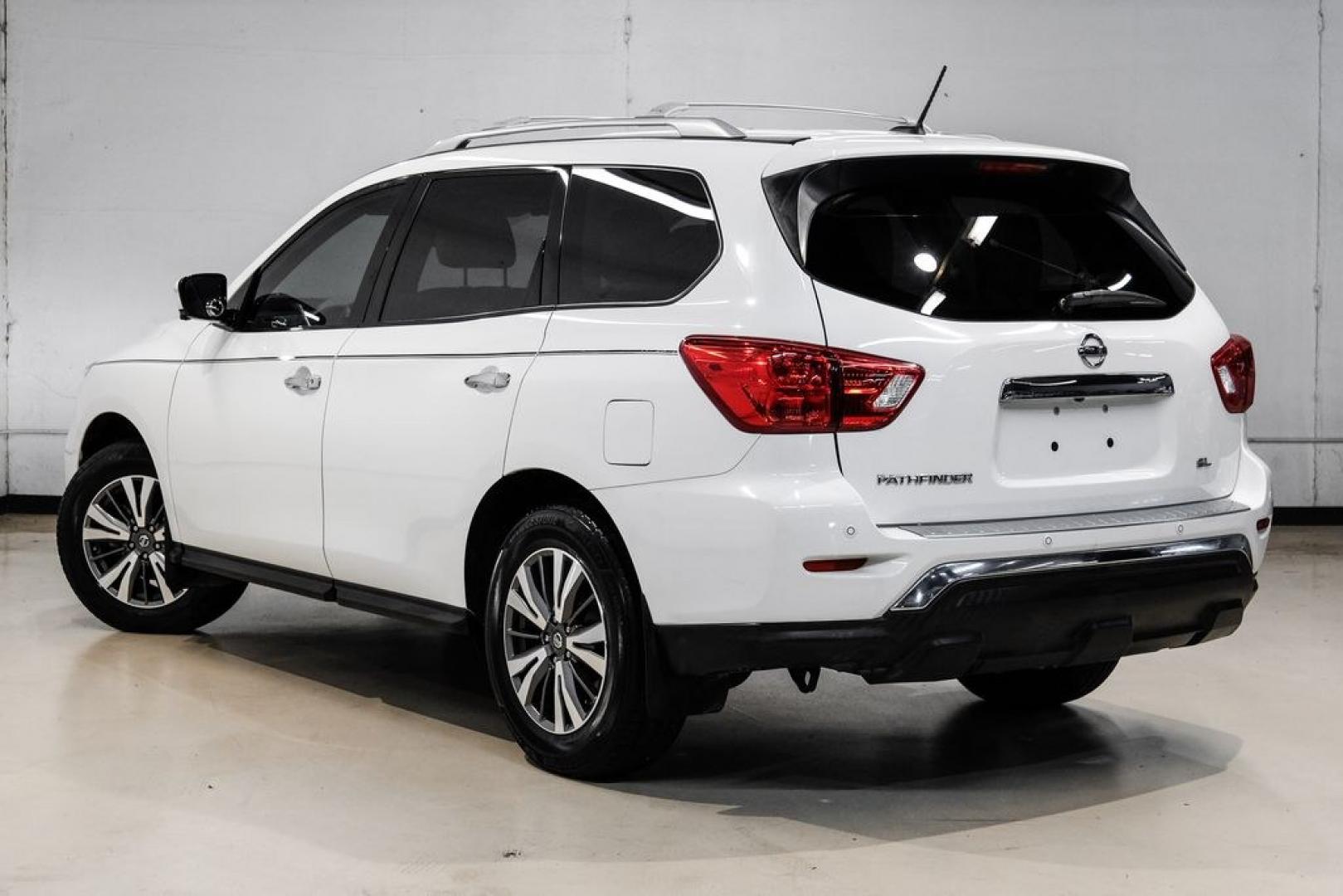 2017 Glacier White /Almond Nissan Pathfinder SL (5N1DR2MN3HC) with an V6 engine, CVT transmission, located at 15300 Midway Rd., Addison, TX, 75001, (972) 702-0011, 32.958321, -96.838074- Photo#9
