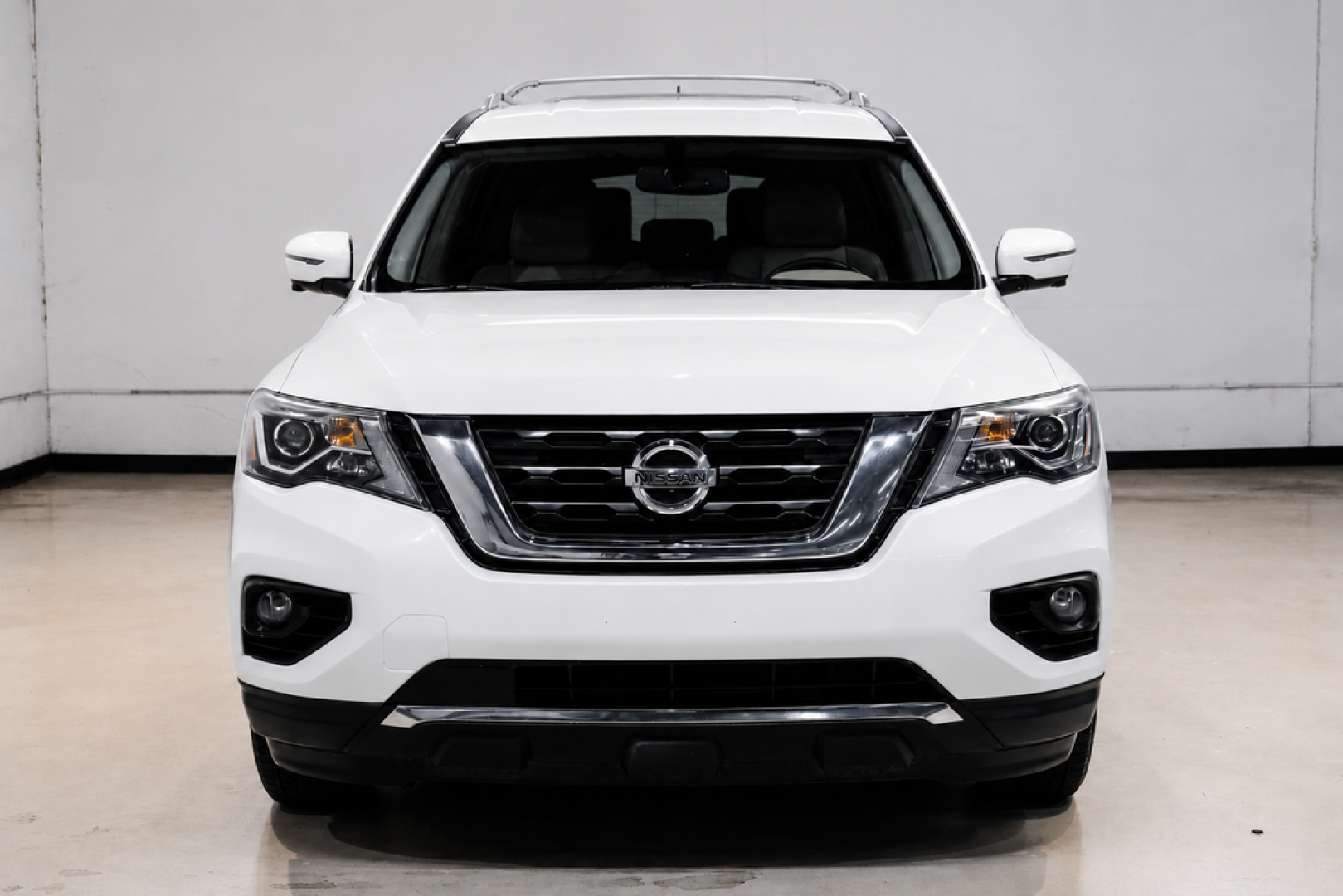 2017 Glacier White /Almond Nissan Pathfinder SL (5N1DR2MN3HC) with an V6 engine, CVT transmission, located at 15300 Midway Rd., Addison, TX, 75001, (972) 702-0011, 32.958321, -96.838074- Photo#4