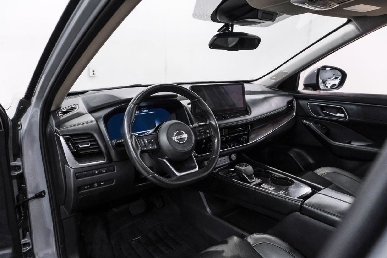2024 Boulder Gray /Charcoal Nissan Rogue Platinum (JN8BT3DC6RW) with an 1.5L DOHC engine, CVT transmission, located at 15300 Midway Rd., Addison, TX, 75001, (972) 702-0011, 32.958321, -96.838074- Photo#2