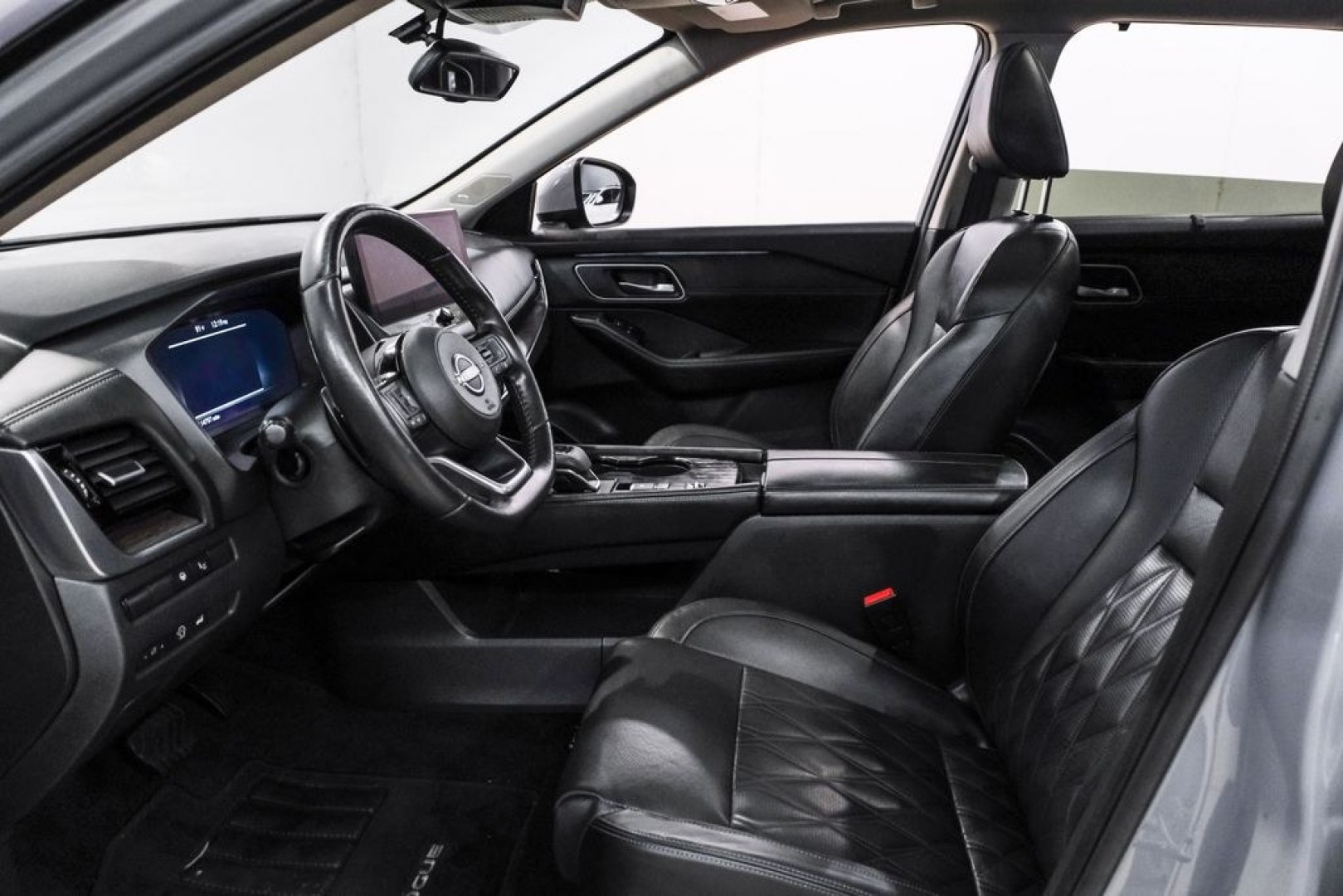 2024 Boulder Gray /Charcoal Nissan Rogue Platinum (JN8BT3DC6RW) with an 1.5L DOHC engine, CVT transmission, located at 15300 Midway Rd., Addison, TX, 75001, (972) 702-0011, 32.958321, -96.838074- Photo#3