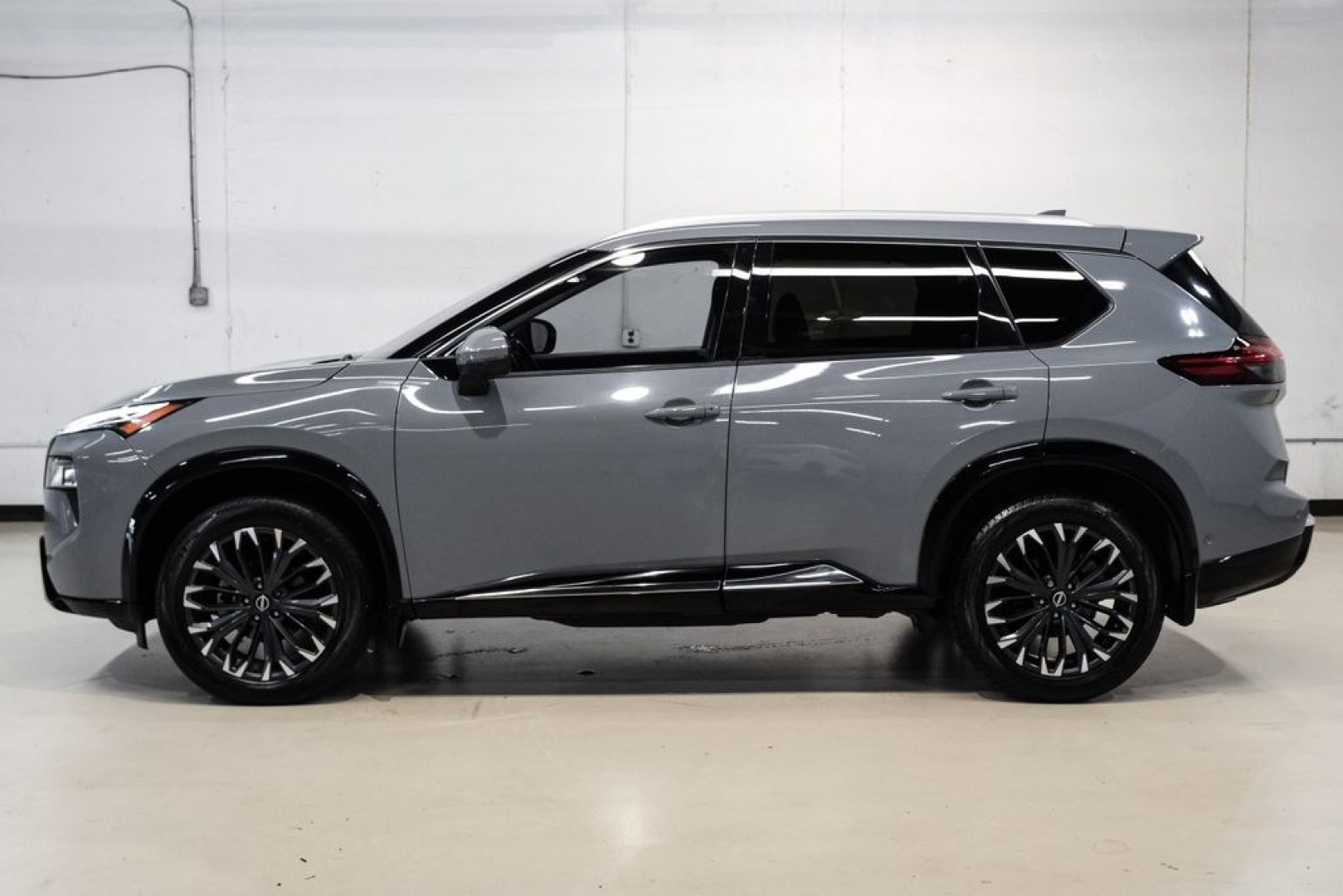 2024 Boulder Gray /Charcoal Nissan Rogue Platinum (JN8BT3DC6RW) with an 1.5L DOHC engine, CVT transmission, located at 15300 Midway Rd., Addison, TX, 75001, (972) 702-0011, 32.958321, -96.838074- Photo#11