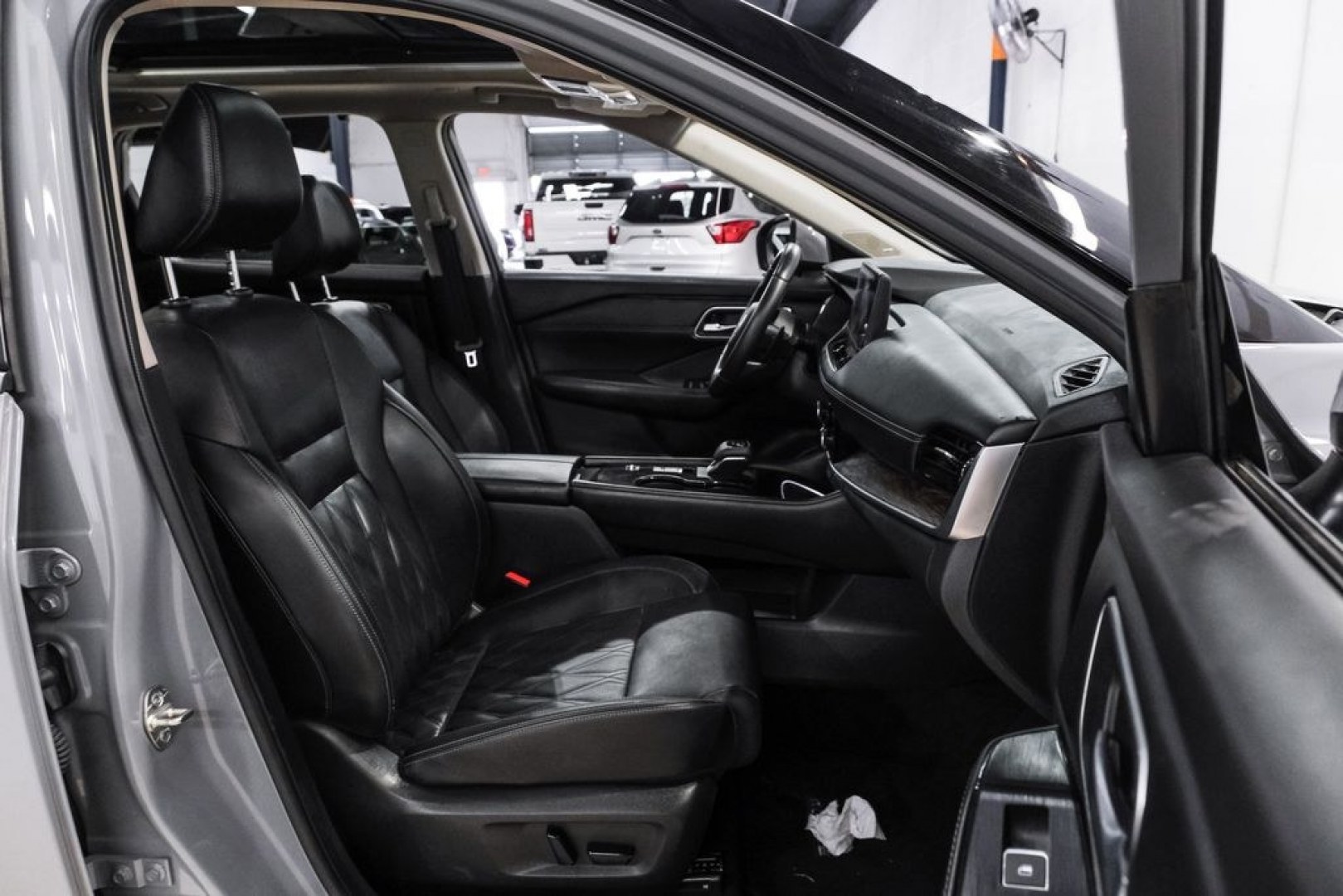 2024 Boulder Gray /Charcoal Nissan Rogue Platinum (JN8BT3DC6RW) with an 1.5L DOHC engine, CVT transmission, located at 15300 Midway Rd., Addison, TX, 75001, (972) 702-0011, 32.958321, -96.838074- Photo#31