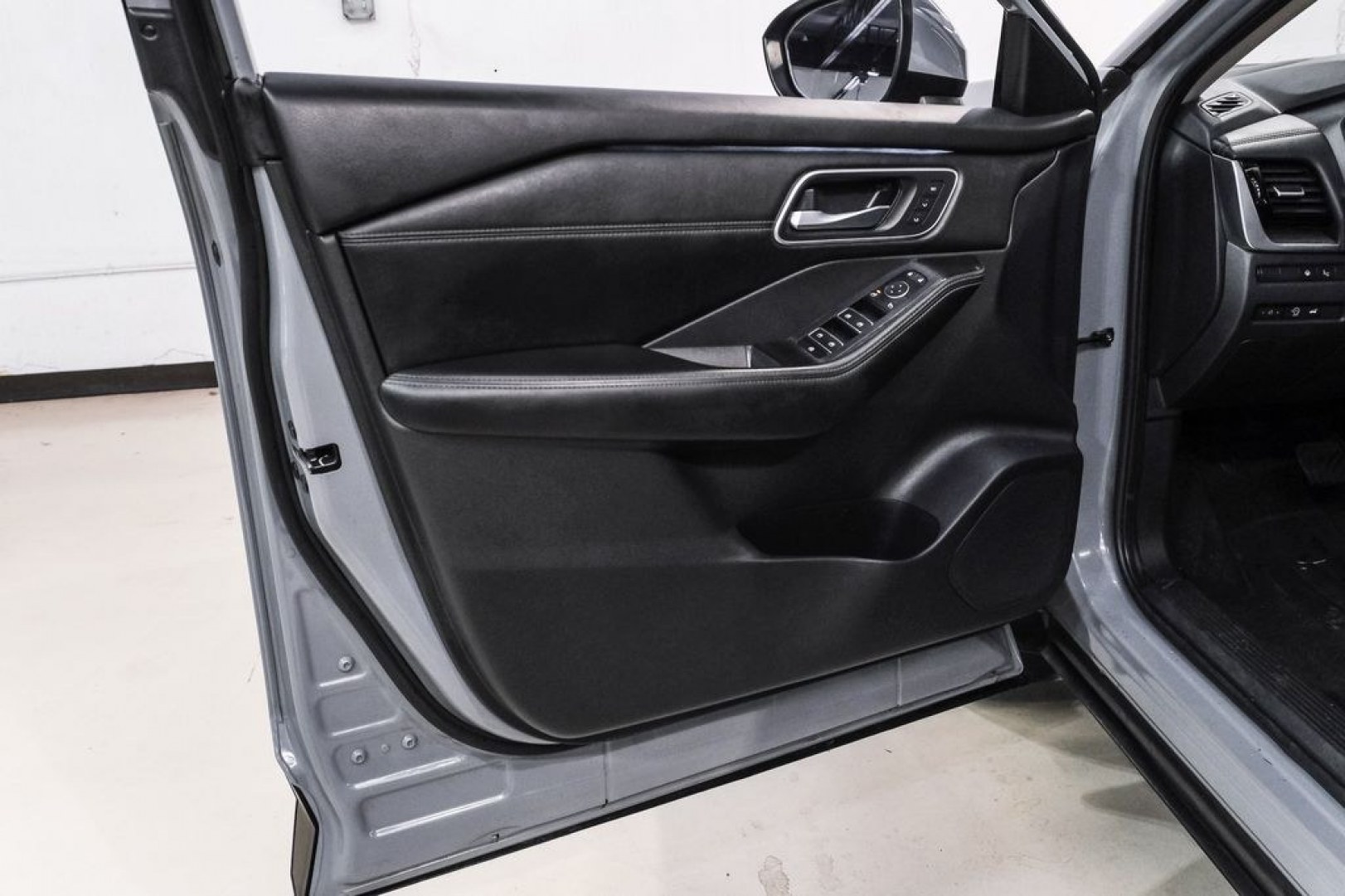 2024 Boulder Gray /Charcoal Nissan Rogue Platinum (JN8BT3DC6RW) with an 1.5L DOHC engine, CVT transmission, located at 15300 Midway Rd., Addison, TX, 75001, (972) 702-0011, 32.958321, -96.838074- Photo#36