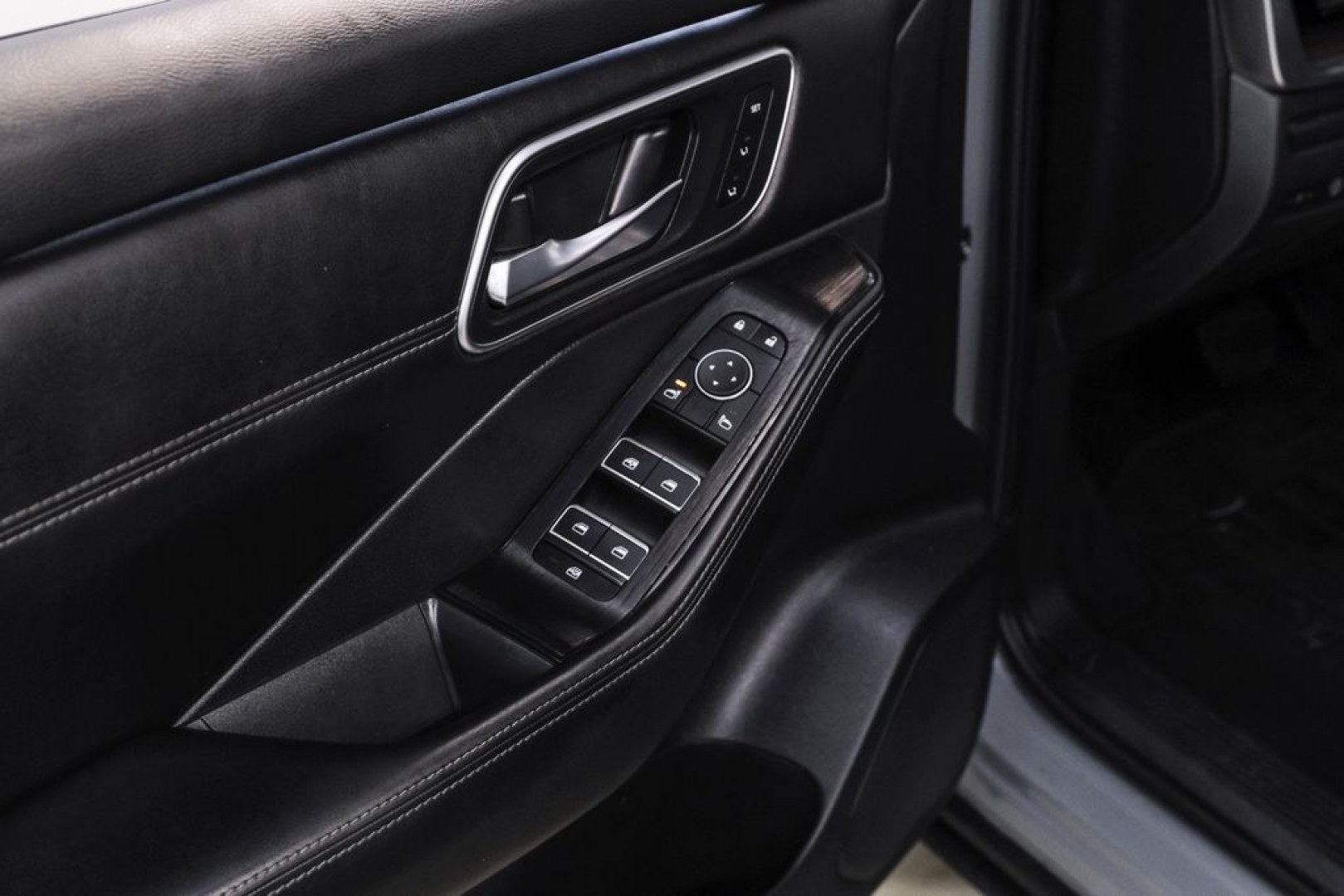 2024 Boulder Gray /Charcoal Nissan Rogue Platinum (JN8BT3DC6RW) with an 1.5L DOHC engine, CVT transmission, located at 15300 Midway Rd., Addison, TX, 75001, (972) 702-0011, 32.958321, -96.838074- Photo#37