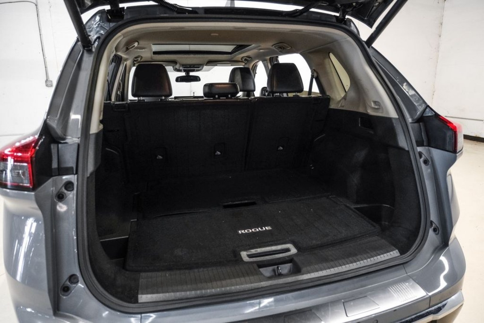 2024 Boulder Gray /Charcoal Nissan Rogue Platinum (JN8BT3DC6RW) with an 1.5L DOHC engine, CVT transmission, located at 15300 Midway Rd., Addison, TX, 75001, (972) 702-0011, 32.958321, -96.838074- Photo#45