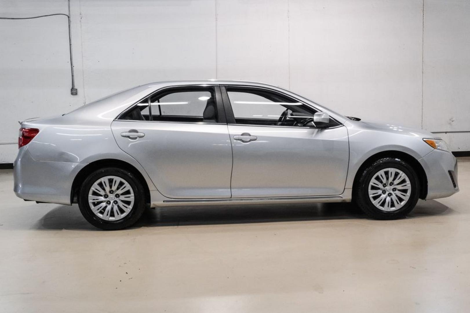 2014 Classic Silver Metallic /Ash Toyota Camry LE (4T4BF1FK7ER) with an 2.5L I4 SMPI DOHC engine, Automatic transmission, located at 15300 Midway Rd., Addison, TX, 75001, (972) 702-0011, 32.958321, -96.838074- Photo#6