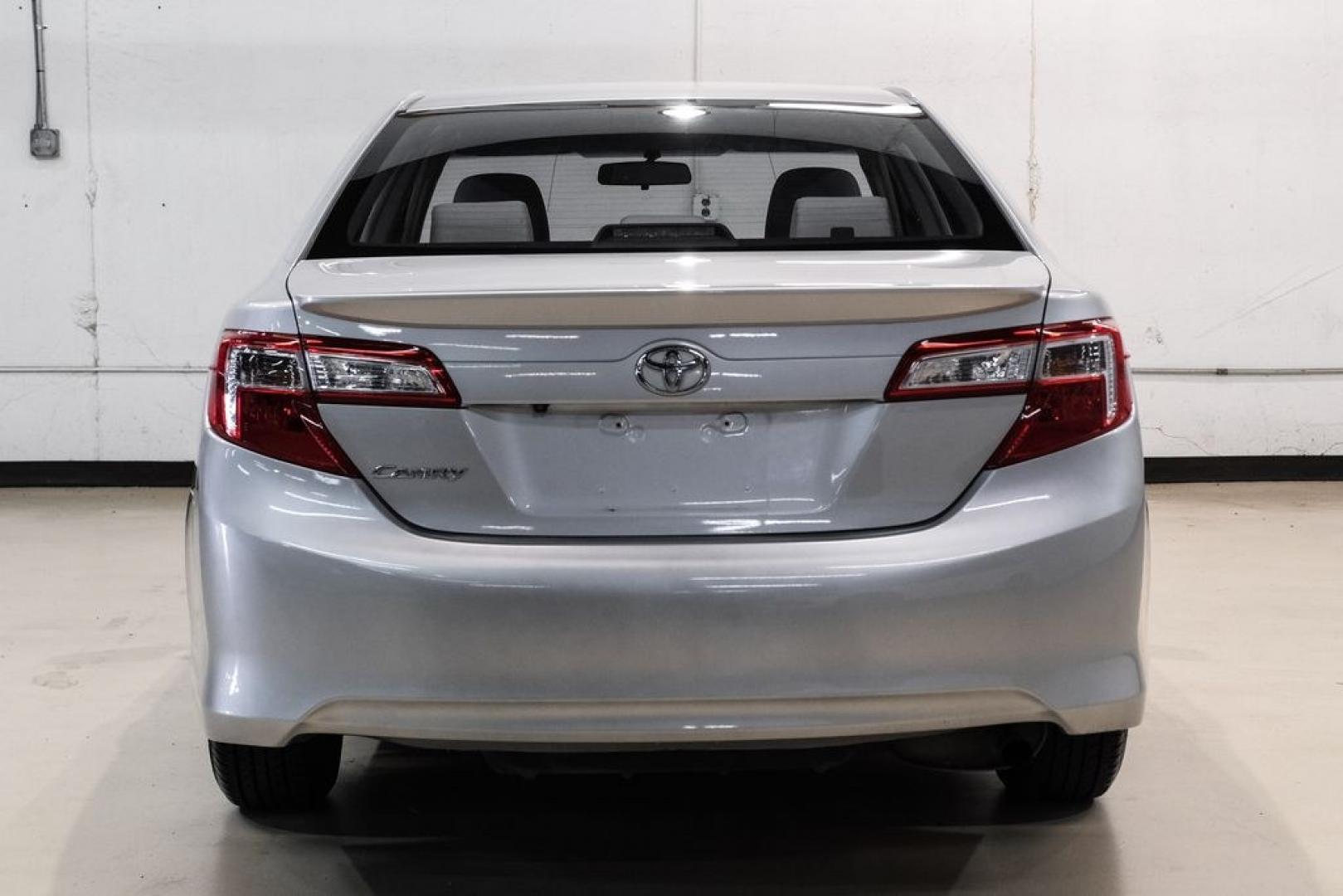 2014 Classic Silver Metallic /Ash Toyota Camry LE (4T4BF1FK7ER) with an 2.5L I4 SMPI DOHC engine, Automatic transmission, located at 15300 Midway Rd., Addison, TX, 75001, (972) 702-0011, 32.958321, -96.838074- Photo#8