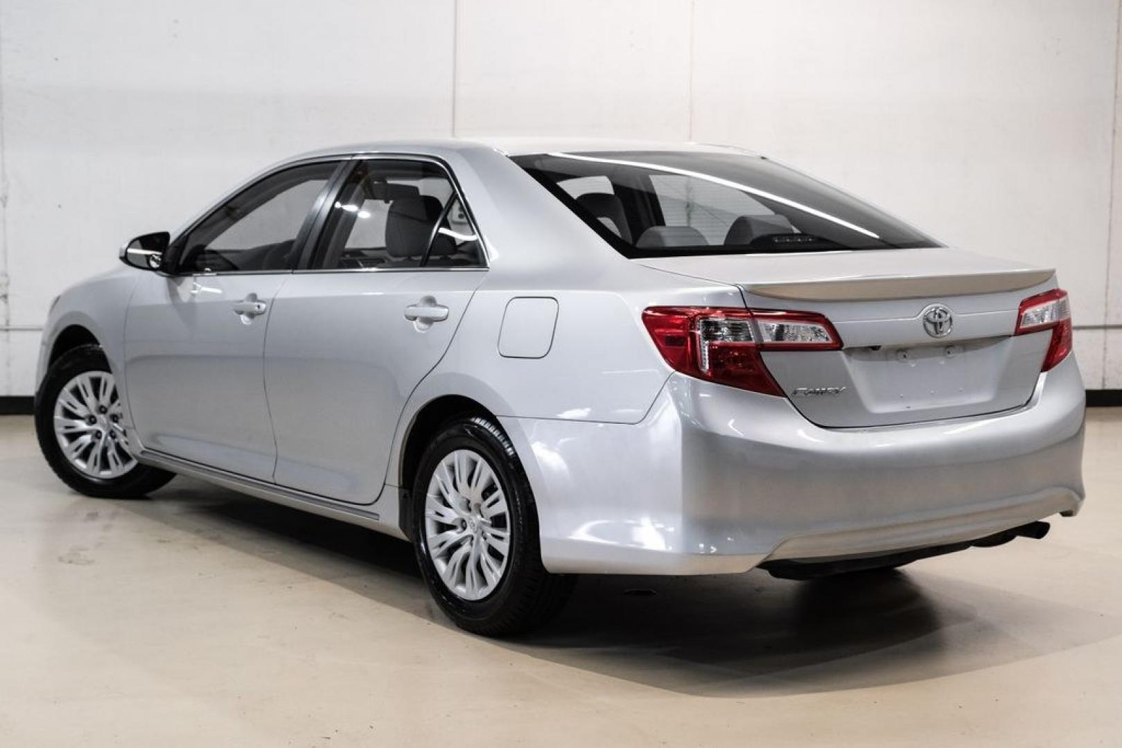 2014 Classic Silver Metallic /Ash Toyota Camry LE (4T4BF1FK7ER) with an 2.5L I4 SMPI DOHC engine, Automatic transmission, located at 15300 Midway Rd., Addison, TX, 75001, (972) 702-0011, 32.958321, -96.838074- Photo#9