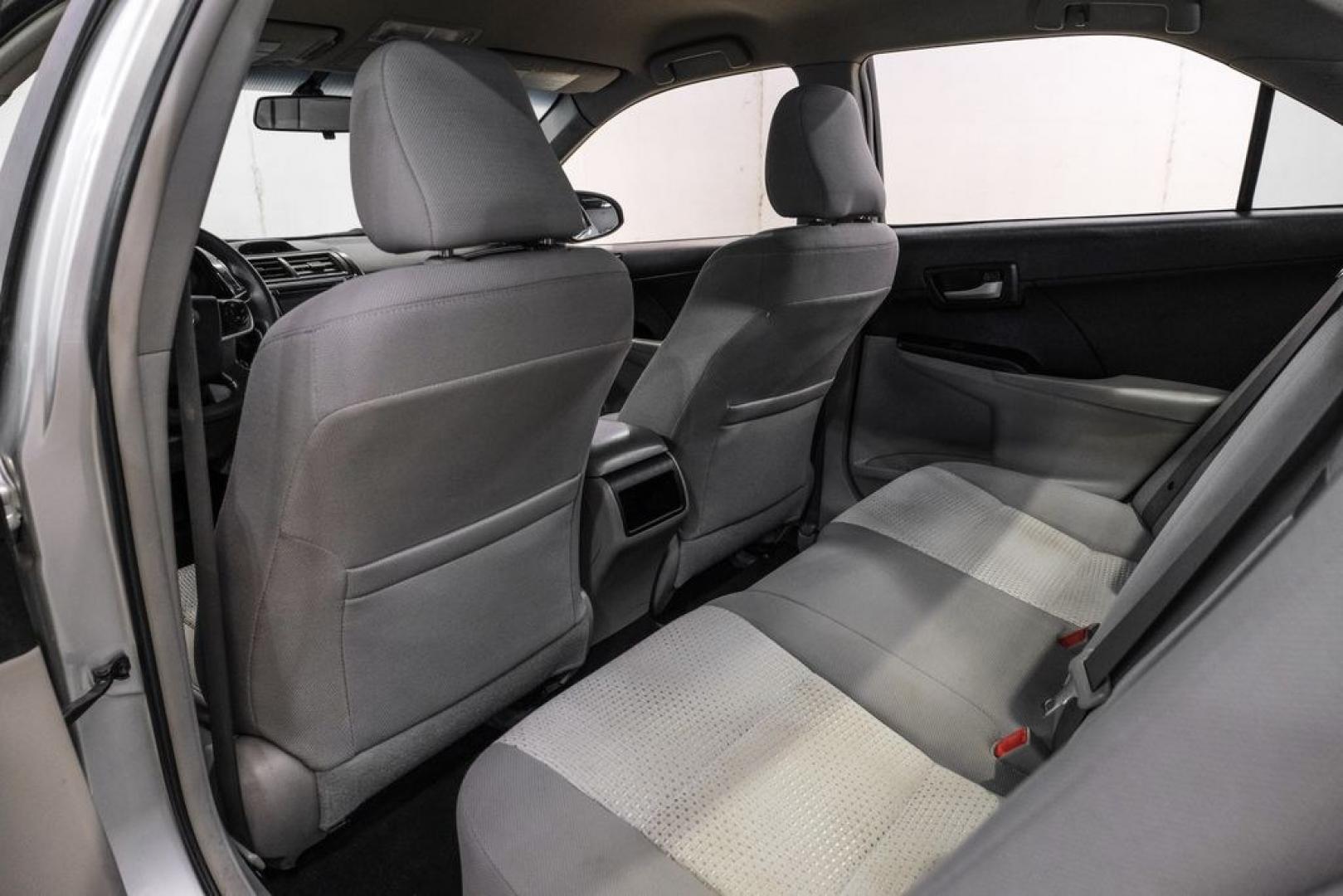 2014 Classic Silver Metallic /Ash Toyota Camry LE (4T4BF1FK7ER) with an 2.5L I4 SMPI DOHC engine, Automatic transmission, located at 15300 Midway Rd., Addison, TX, 75001, (972) 702-0011, 32.958321, -96.838074- Photo#31