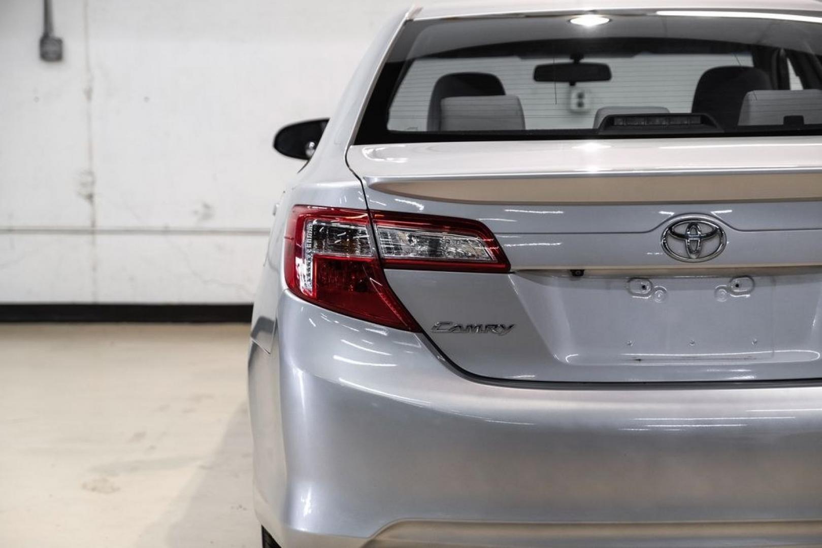2014 Classic Silver Metallic /Ash Toyota Camry LE (4T4BF1FK7ER) with an 2.5L I4 SMPI DOHC engine, Automatic transmission, located at 15300 Midway Rd., Addison, TX, 75001, (972) 702-0011, 32.958321, -96.838074- Photo#39