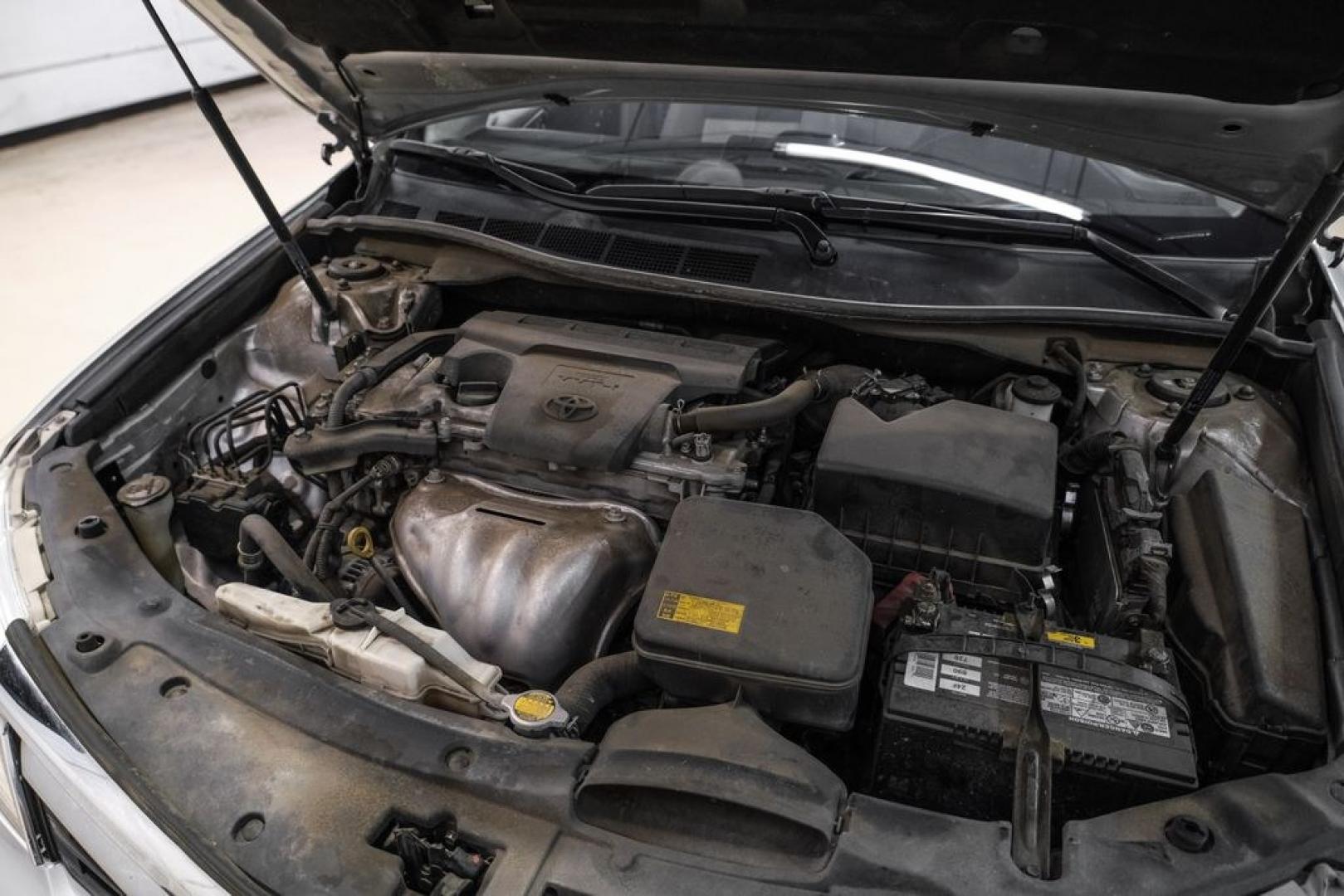 2014 Classic Silver Metallic /Ash Toyota Camry LE (4T4BF1FK7ER) with an 2.5L I4 SMPI DOHC engine, Automatic transmission, located at 15300 Midway Rd., Addison, TX, 75001, (972) 702-0011, 32.958321, -96.838074- Photo#40