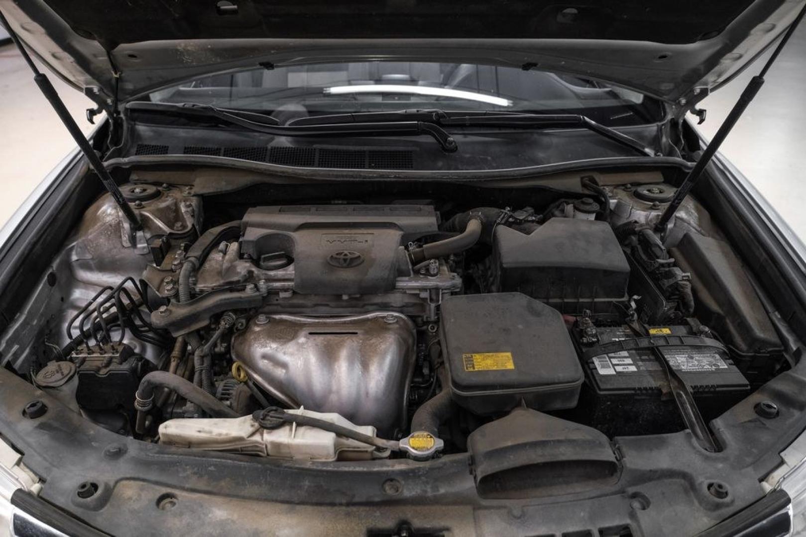 2014 Classic Silver Metallic /Ash Toyota Camry LE (4T4BF1FK7ER) with an 2.5L I4 SMPI DOHC engine, Automatic transmission, located at 15300 Midway Rd., Addison, TX, 75001, (972) 702-0011, 32.958321, -96.838074- Photo#41