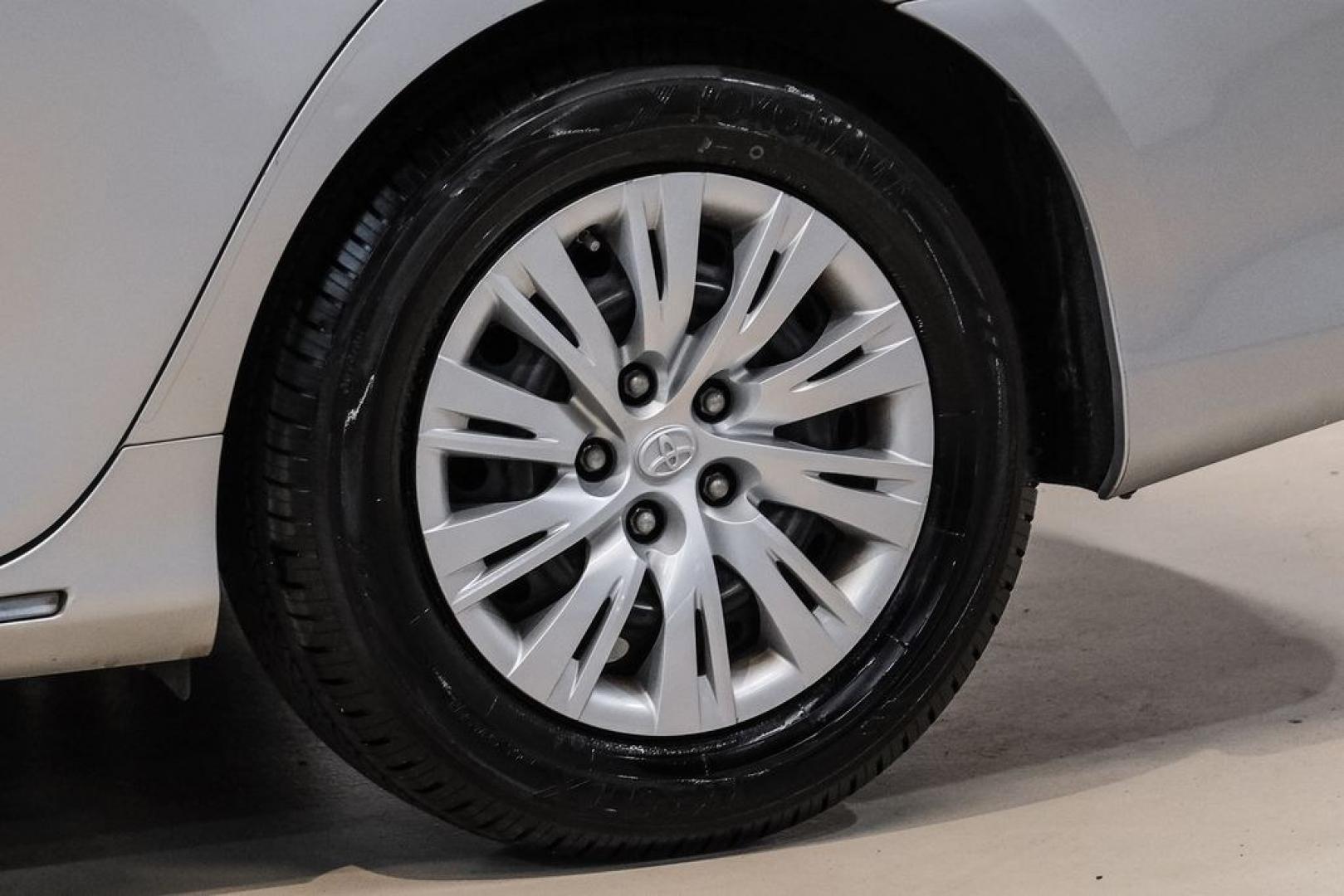 2014 Classic Silver Metallic /Ash Toyota Camry LE (4T4BF1FK7ER) with an 2.5L I4 SMPI DOHC engine, Automatic transmission, located at 15300 Midway Rd., Addison, TX, 75001, (972) 702-0011, 32.958321, -96.838074- Photo#46