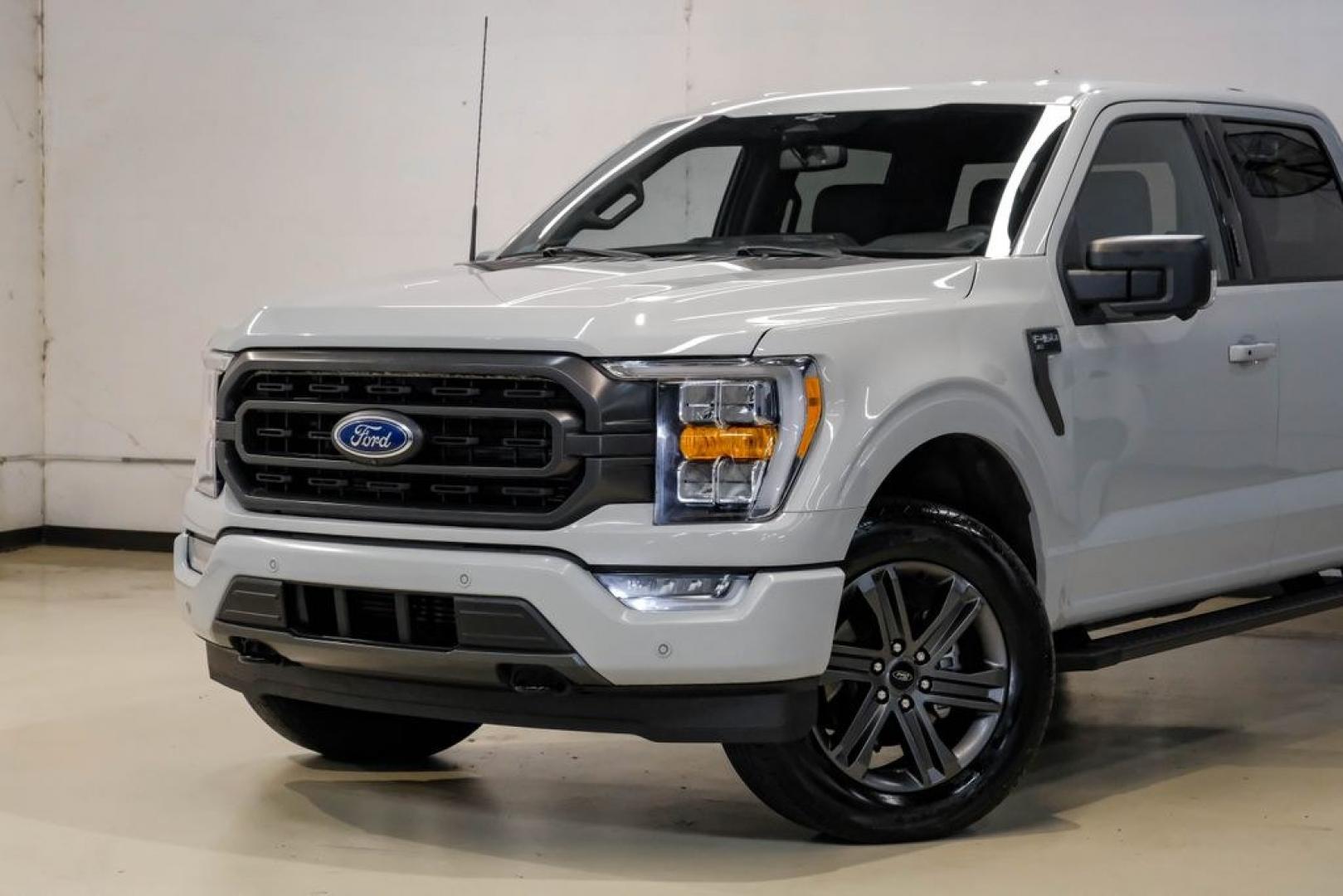 2023 Avalanche /Black Ford F-150 XLT (1FTEW1EP6PF) with an 2.7L V6 EcoBoost engine, Automatic transmission, located at 15300 Midway Rd., Addison, TX, 75001, (972) 702-0011, 32.958321, -96.838074- Photo#4