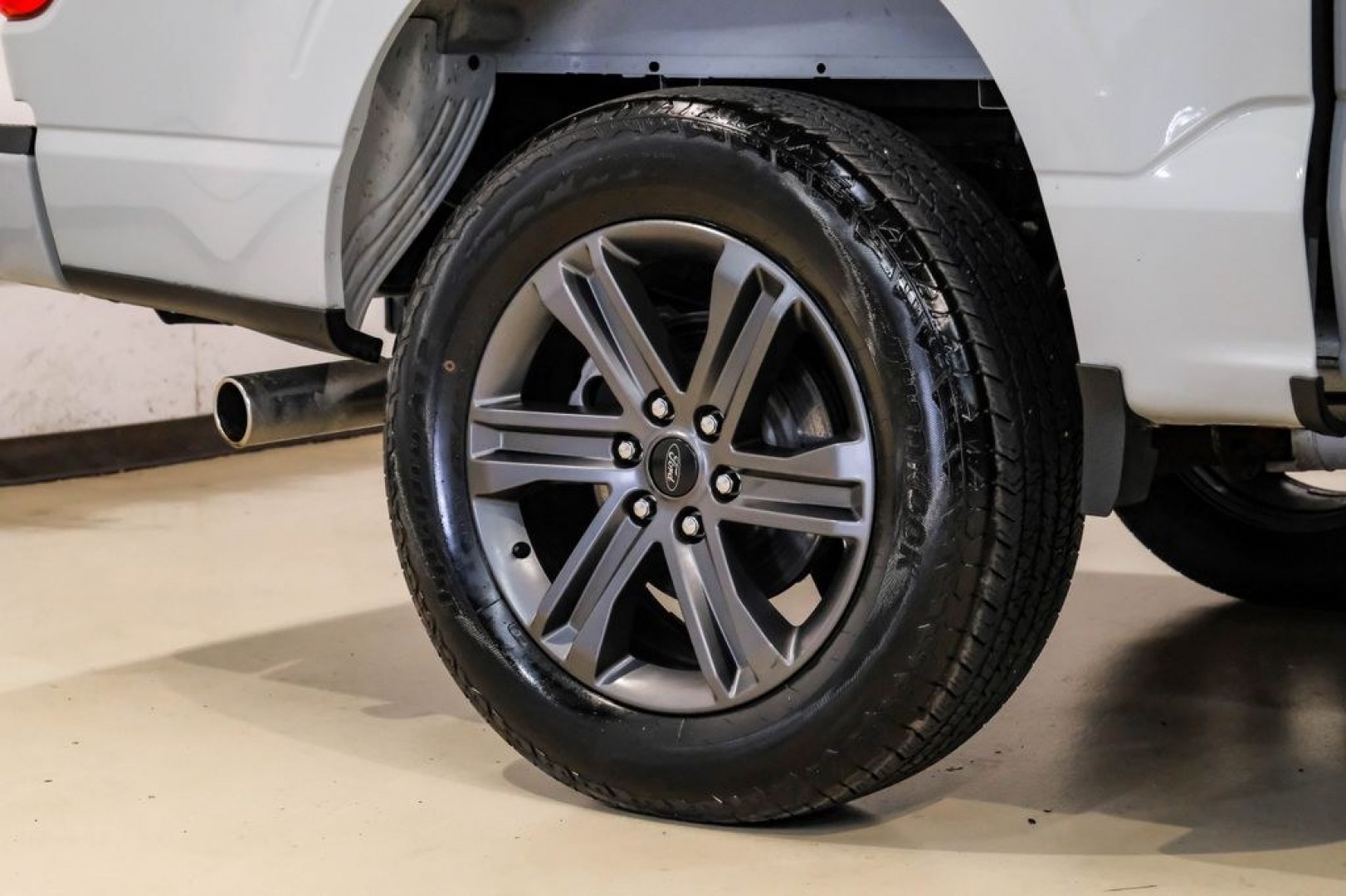2023 Avalanche /Black Ford F-150 XLT (1FTEW1EP6PF) with an 2.7L V6 EcoBoost engine, Automatic transmission, located at 15300 Midway Rd., Addison, TX, 75001, (972) 702-0011, 32.958321, -96.838074- Photo#70
