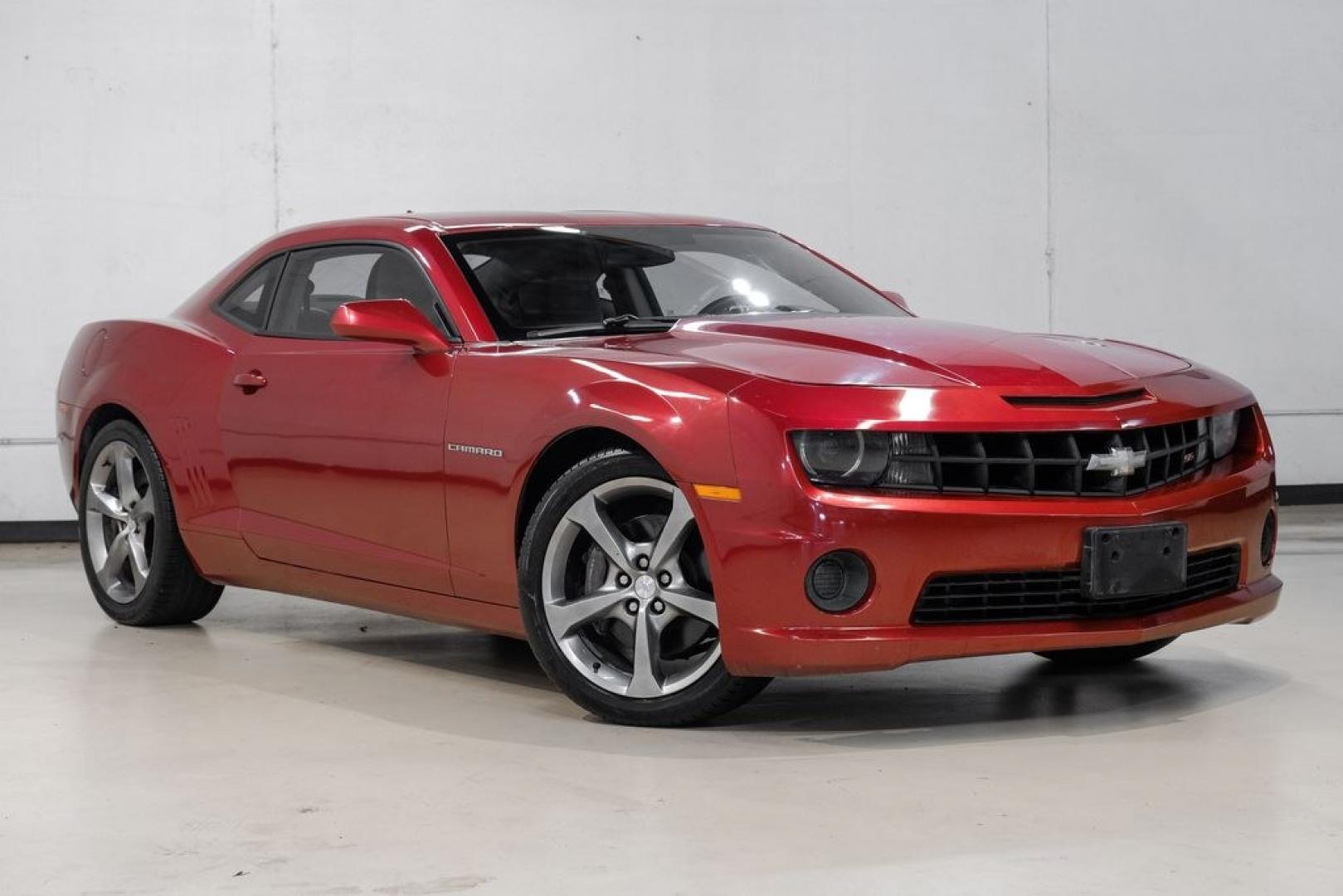 2013 Crystal Red Tint /Gray Chevrolet Camaro SS (2G1FJ1EJ9D9) with an 6.2L V8 SFI engine, Automatic transmission, located at 15300 Midway Rd., Addison, TX, 75001, (972) 702-0011, 32.958321, -96.838074- Photo#7
