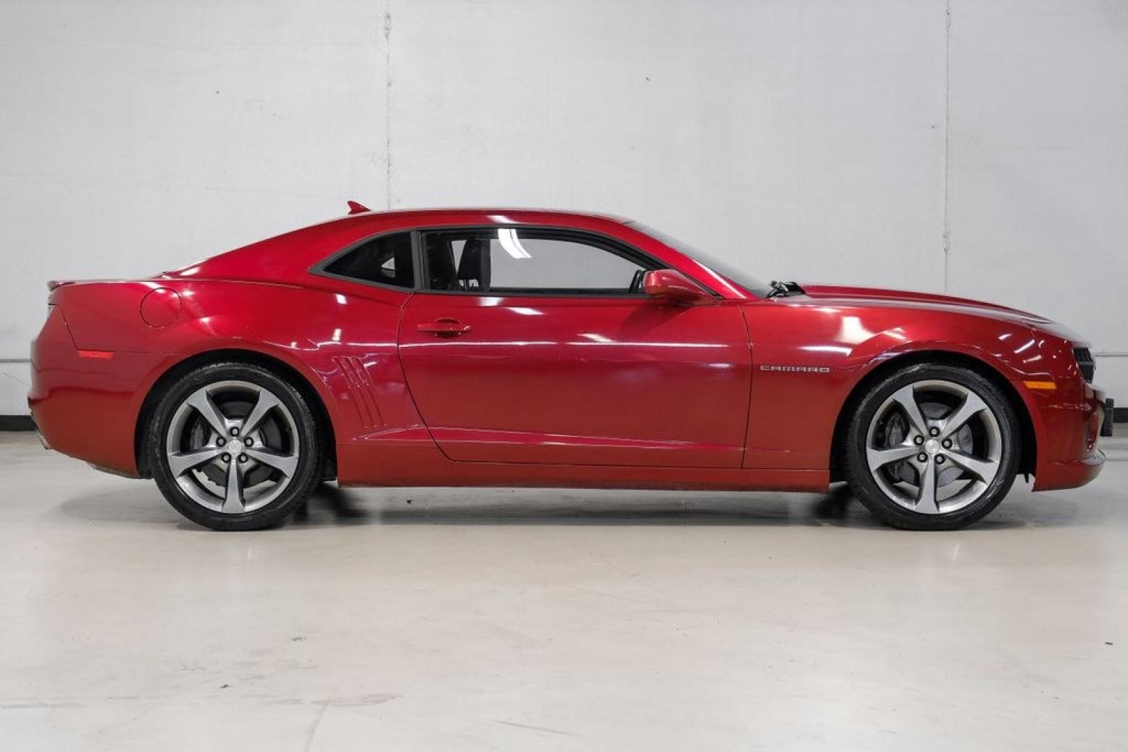 2013 Crystal Red Tint /Gray Chevrolet Camaro SS (2G1FJ1EJ9D9) with an 6.2L V8 SFI engine, Automatic transmission, located at 15300 Midway Rd., Addison, TX, 75001, (972) 702-0011, 32.958321, -96.838074- Photo#8