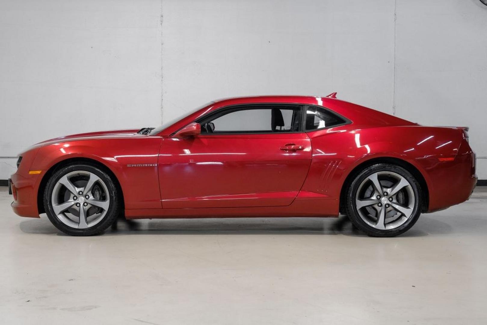 2013 Crystal Red Tint /Gray Chevrolet Camaro SS (2G1FJ1EJ9D9) with an 6.2L V8 SFI engine, Automatic transmission, located at 15300 Midway Rd., Addison, TX, 75001, (972) 702-0011, 32.958321, -96.838074- Photo#14