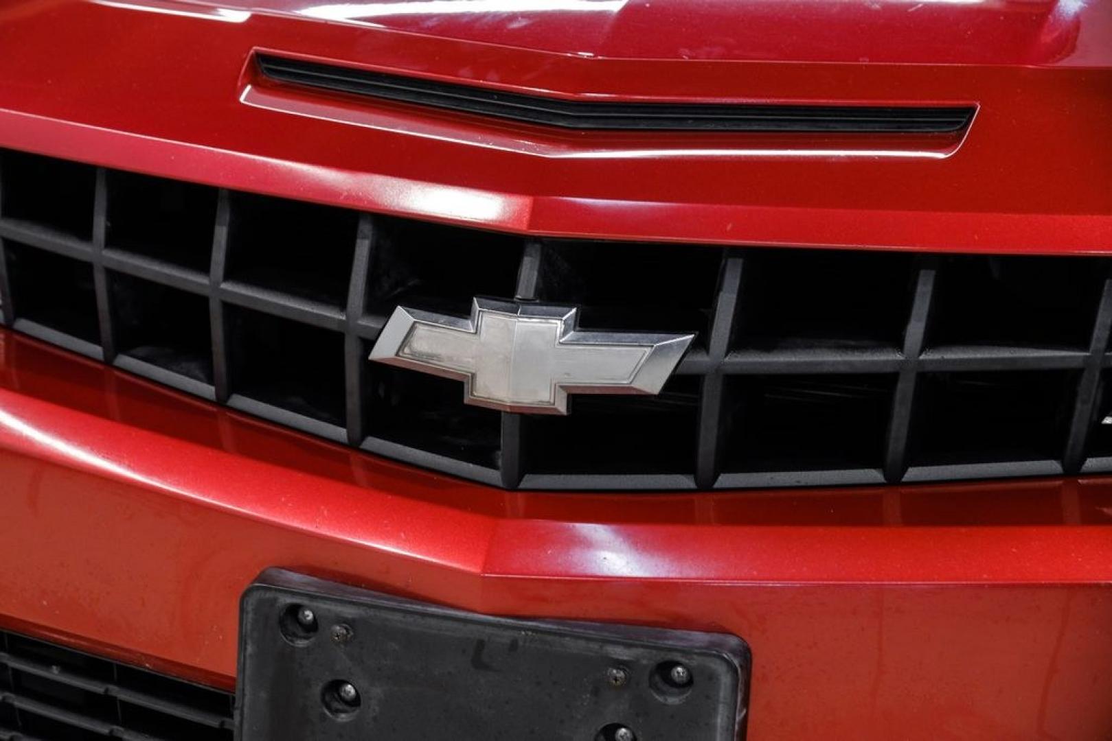 2013 Crystal Red Tint /Gray Chevrolet Camaro SS (2G1FJ1EJ9D9) with an 6.2L V8 SFI engine, Automatic transmission, located at 15300 Midway Rd., Addison, TX, 75001, (972) 702-0011, 32.958321, -96.838074- Photo#43