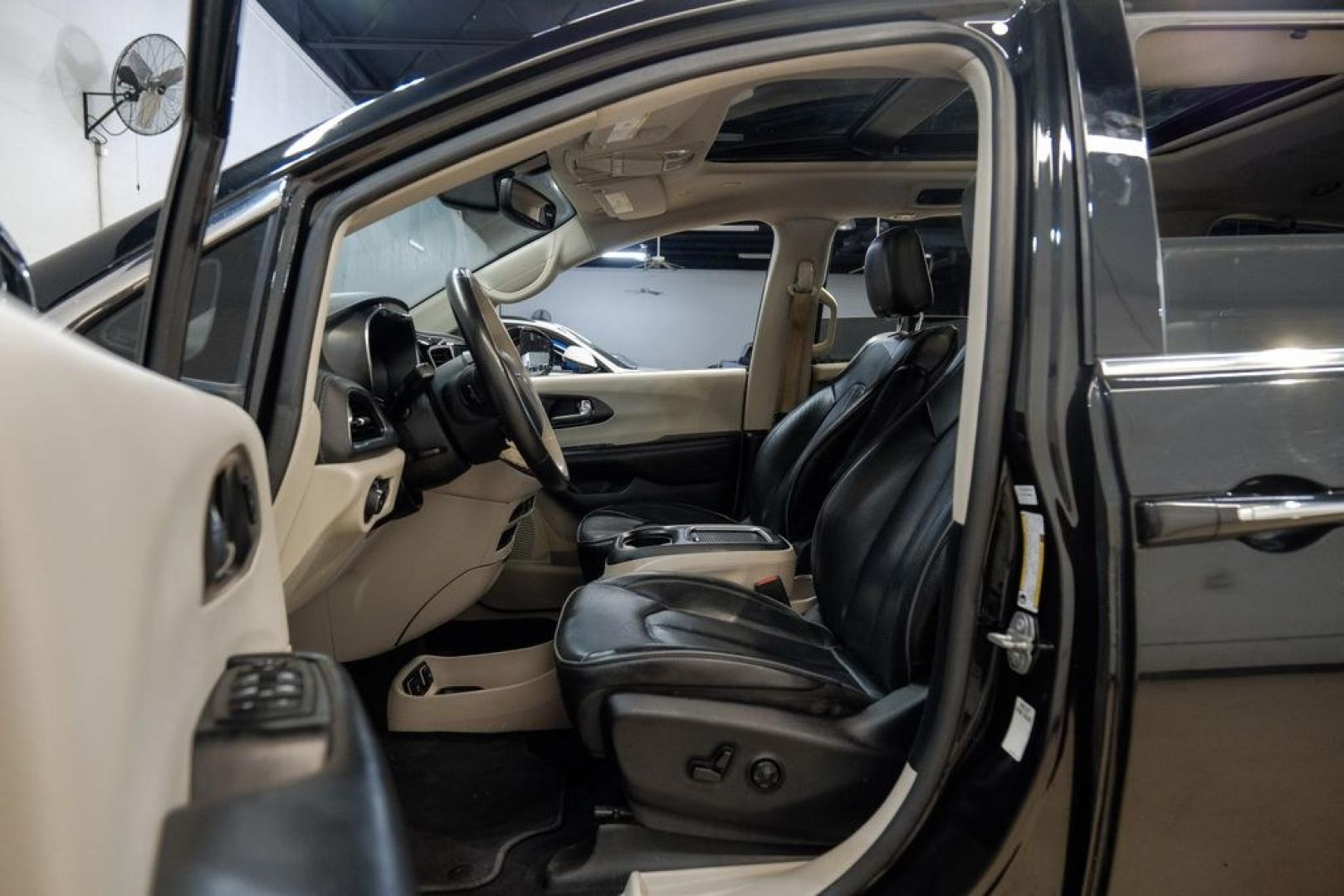 2020 Brilliant Black Crystal Pearlcoat /Black Chrysler Pacifica Limited (2C4RC1GG9LR) with an 3.6L V6 24V VVT engine, Automatic transmission, located at 15300 Midway Rd., Addison, TX, 75001, (972) 702-0011, 32.958321, -96.838074- Photo#3