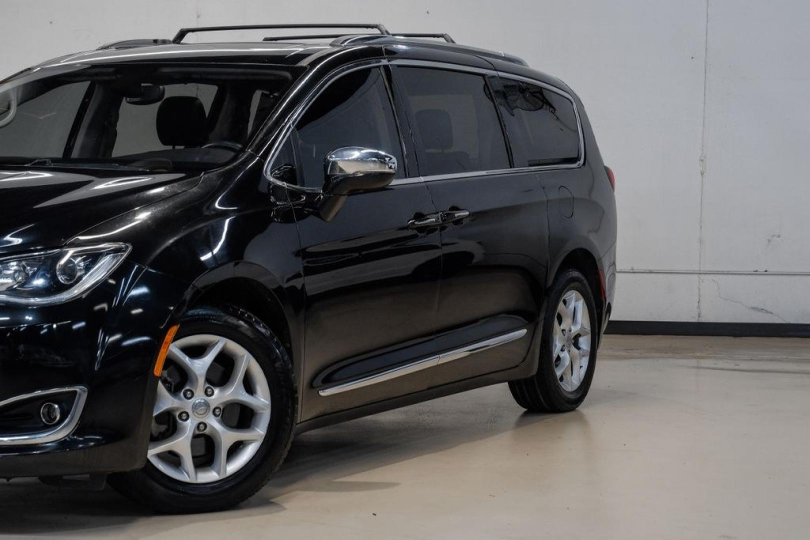 2020 Brilliant Black Crystal Pearlcoat /Black Chrysler Pacifica Limited (2C4RC1GG9LR) with an 3.6L V6 24V VVT engine, Automatic transmission, located at 15300 Midway Rd., Addison, TX, 75001, (972) 702-0011, 32.958321, -96.838074- Photo#6