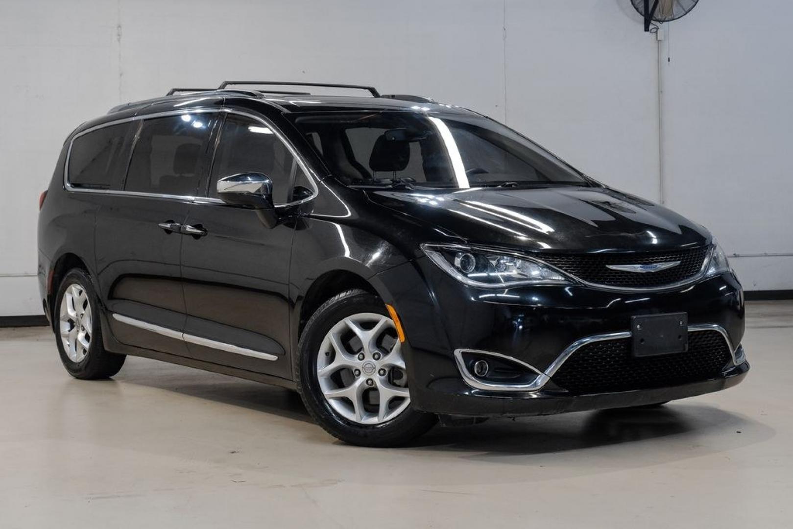 2020 Brilliant Black Crystal Pearlcoat /Black Chrysler Pacifica Limited (2C4RC1GG9LR) with an 3.6L V6 24V VVT engine, Automatic transmission, located at 15300 Midway Rd., Addison, TX, 75001, (972) 702-0011, 32.958321, -96.838074- Photo#8