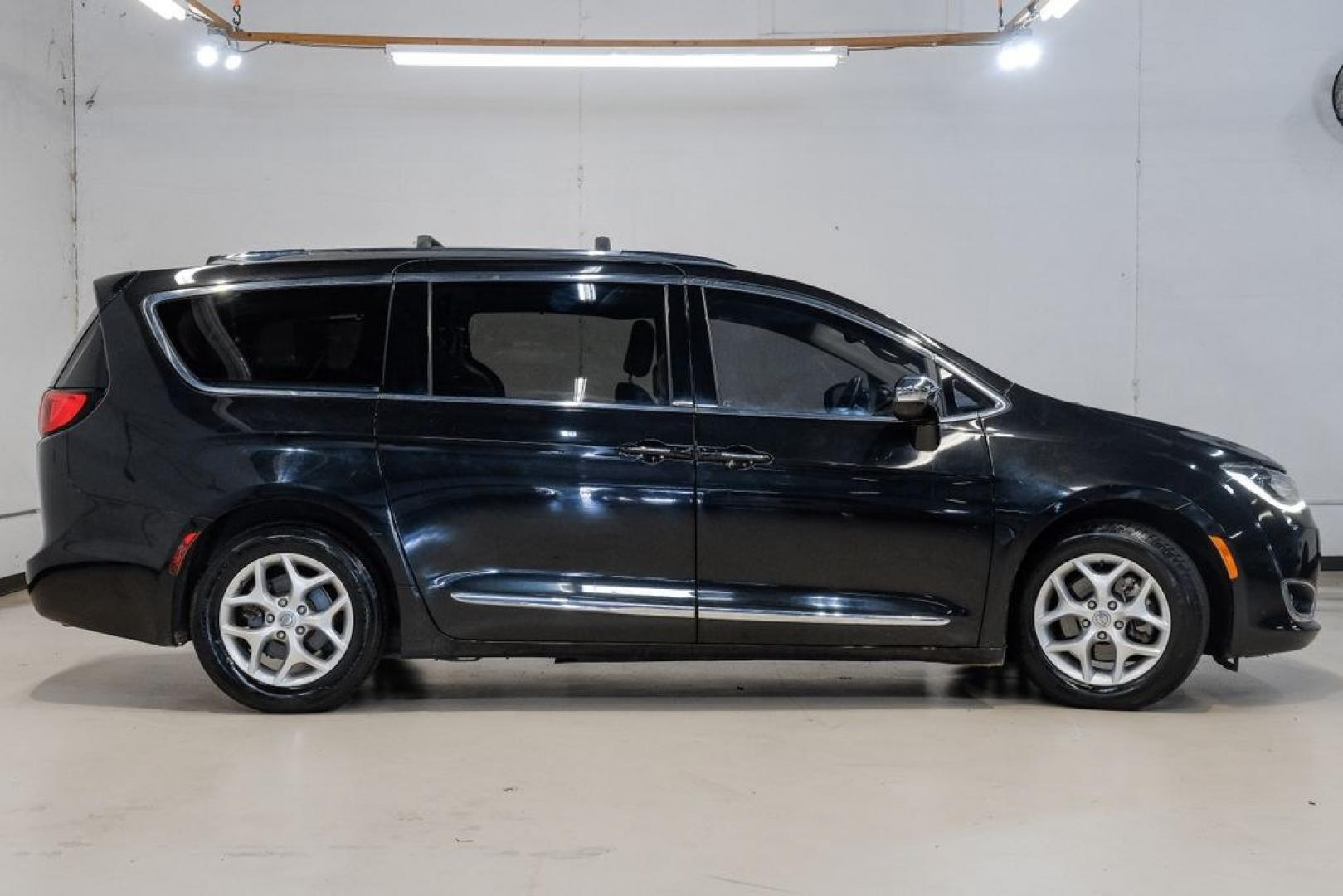 2020 Brilliant Black Crystal Pearlcoat /Black Chrysler Pacifica Limited (2C4RC1GG9LR) with an 3.6L V6 24V VVT engine, Automatic transmission, located at 15300 Midway Rd., Addison, TX, 75001, (972) 702-0011, 32.958321, -96.838074- Photo#11