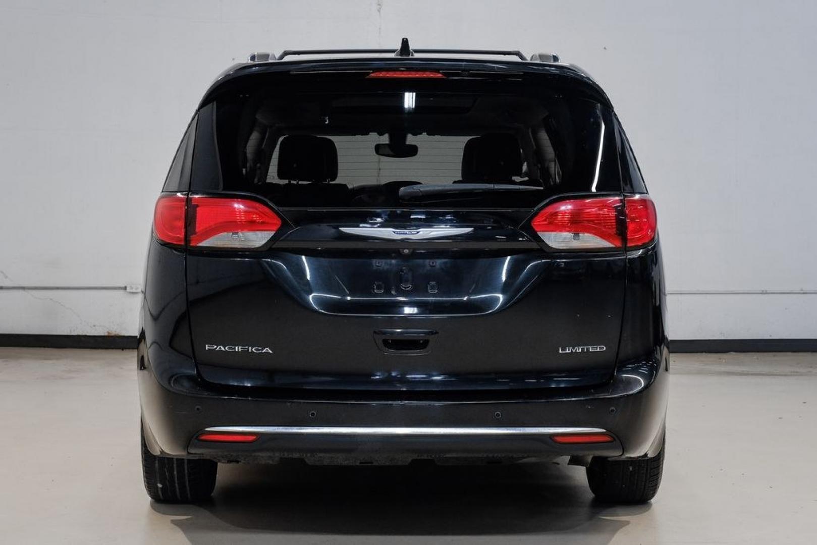2020 Brilliant Black Crystal Pearlcoat /Black Chrysler Pacifica Limited (2C4RC1GG9LR) with an 3.6L V6 24V VVT engine, Automatic transmission, located at 15300 Midway Rd., Addison, TX, 75001, (972) 702-0011, 32.958321, -96.838074- Photo#15