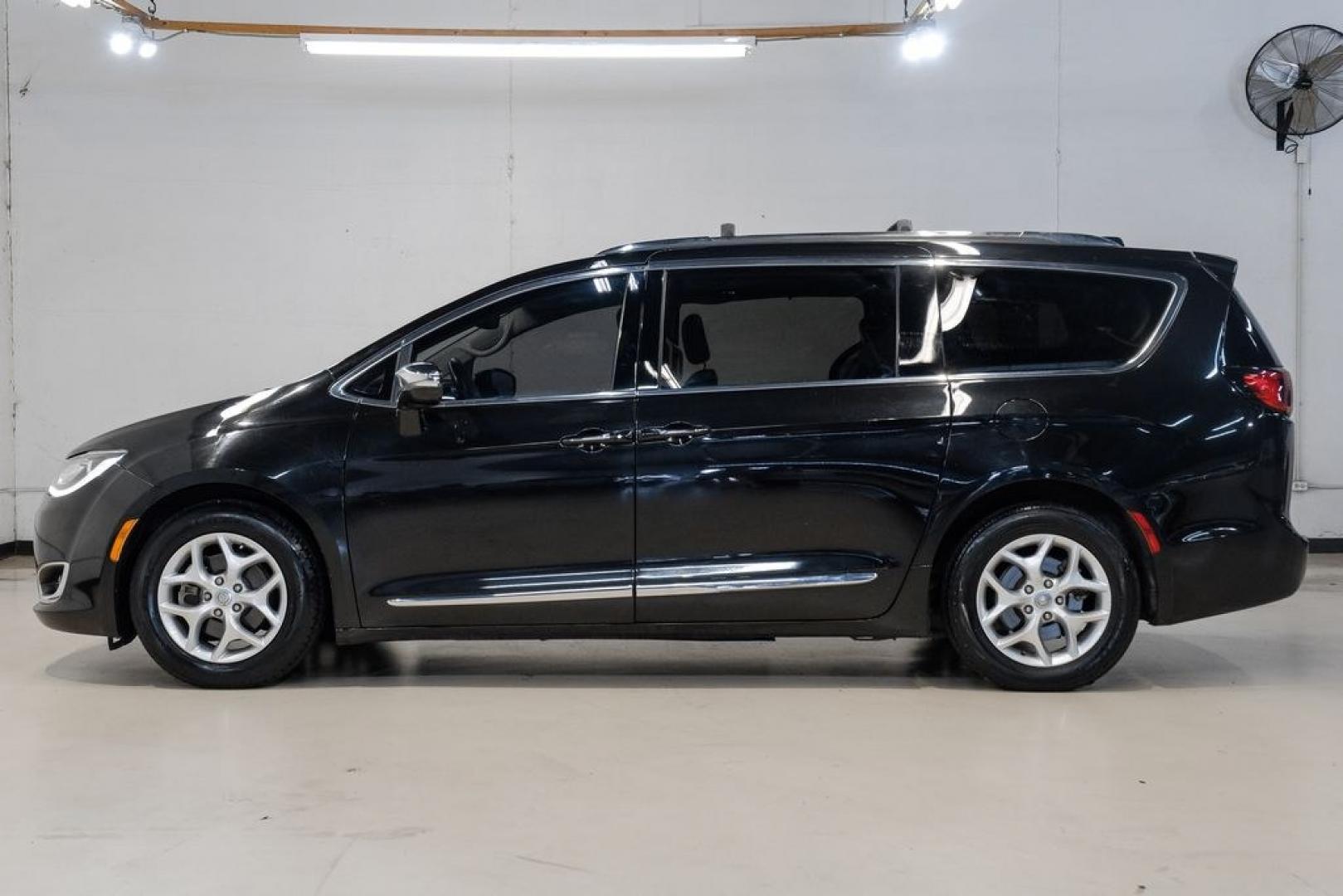 2020 Brilliant Black Crystal Pearlcoat /Black Chrysler Pacifica Limited (2C4RC1GG9LR) with an 3.6L V6 24V VVT engine, Automatic transmission, located at 15300 Midway Rd., Addison, TX, 75001, (972) 702-0011, 32.958321, -96.838074- Photo#17