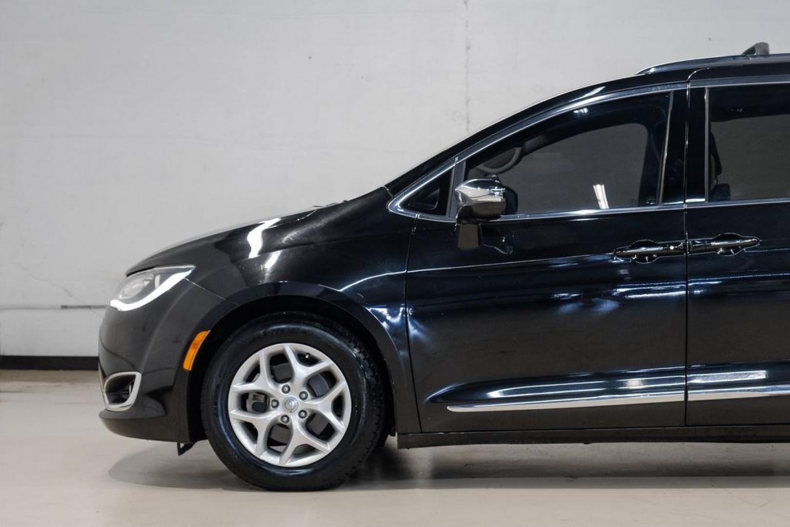 2020 Brilliant Black Crystal Pearlcoat /Black Chrysler Pacifica Limited (2C4RC1GG9LR) with an 3.6L V6 24V VVT engine, Automatic transmission, located at 15300 Midway Rd., Addison, TX, 75001, (972) 702-0011, 32.958321, -96.838074- Photo#18