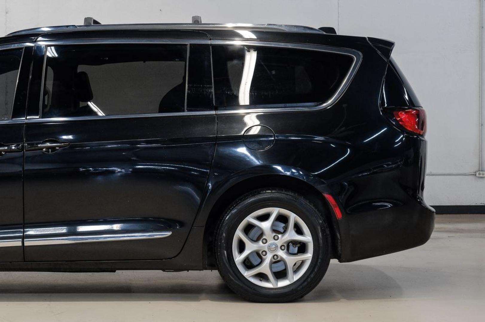2020 Brilliant Black Crystal Pearlcoat /Black Chrysler Pacifica Limited (2C4RC1GG9LR) with an 3.6L V6 24V VVT engine, Automatic transmission, located at 15300 Midway Rd., Addison, TX, 75001, (972) 702-0011, 32.958321, -96.838074- Photo#19