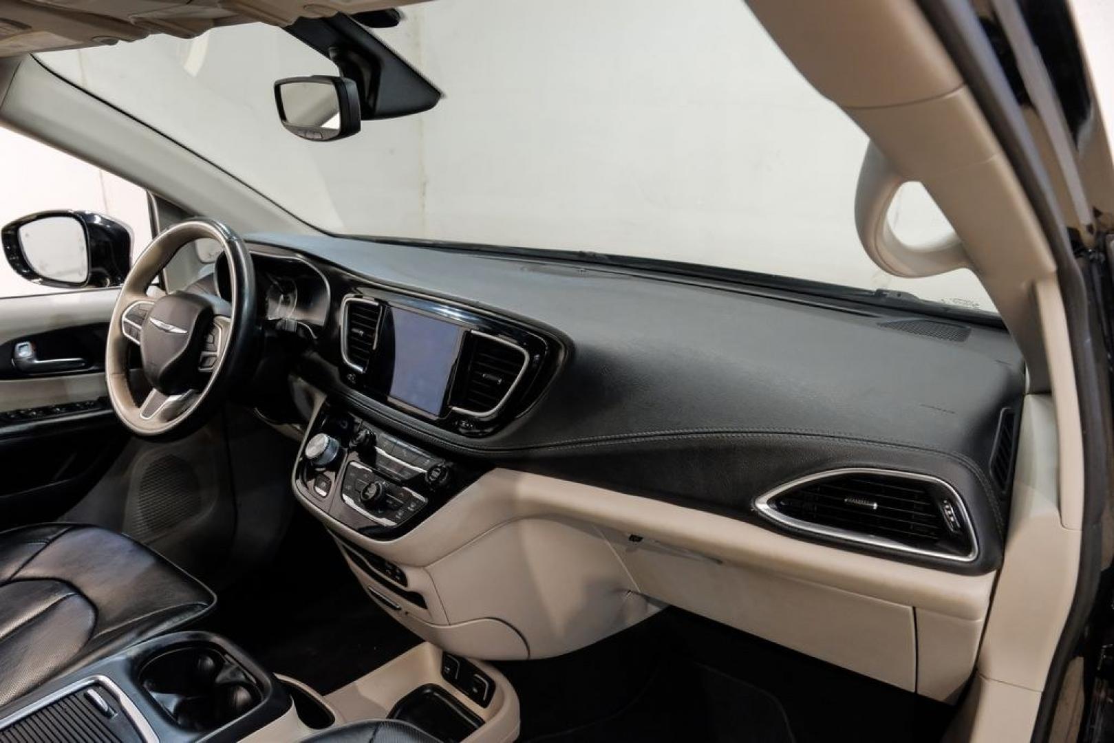 2020 Brilliant Black Crystal Pearlcoat /Black Chrysler Pacifica Limited (2C4RC1GG9LR) with an 3.6L V6 24V VVT engine, Automatic transmission, located at 15300 Midway Rd., Addison, TX, 75001, (972) 702-0011, 32.958321, -96.838074- Photo#20