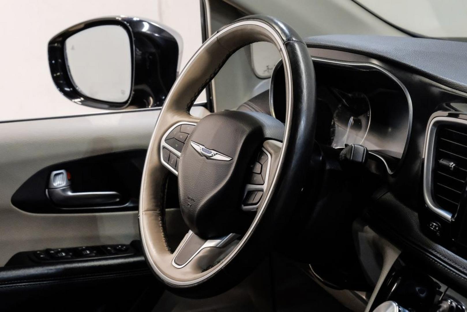 2020 Brilliant Black Crystal Pearlcoat /Black Chrysler Pacifica Limited (2C4RC1GG9LR) with an 3.6L V6 24V VVT engine, Automatic transmission, located at 15300 Midway Rd., Addison, TX, 75001, (972) 702-0011, 32.958321, -96.838074- Photo#22