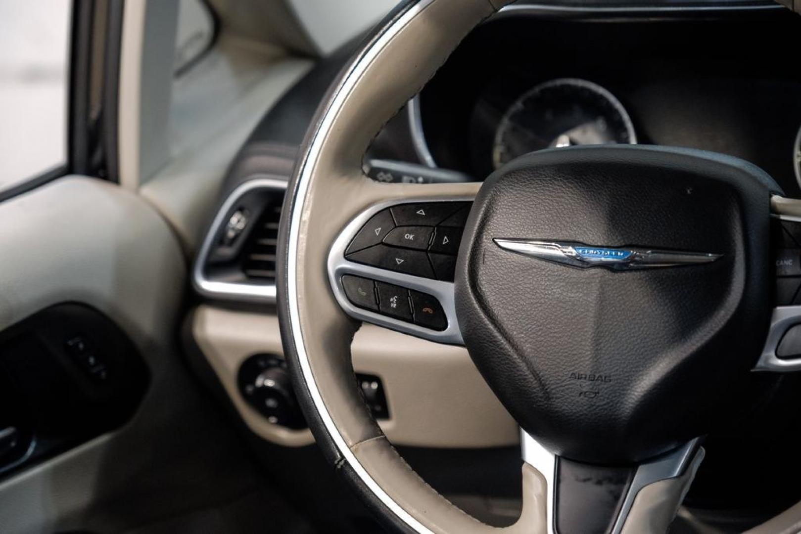 2020 Brilliant Black Crystal Pearlcoat /Black Chrysler Pacifica Limited (2C4RC1GG9LR) with an 3.6L V6 24V VVT engine, Automatic transmission, located at 15300 Midway Rd., Addison, TX, 75001, (972) 702-0011, 32.958321, -96.838074- Photo#25