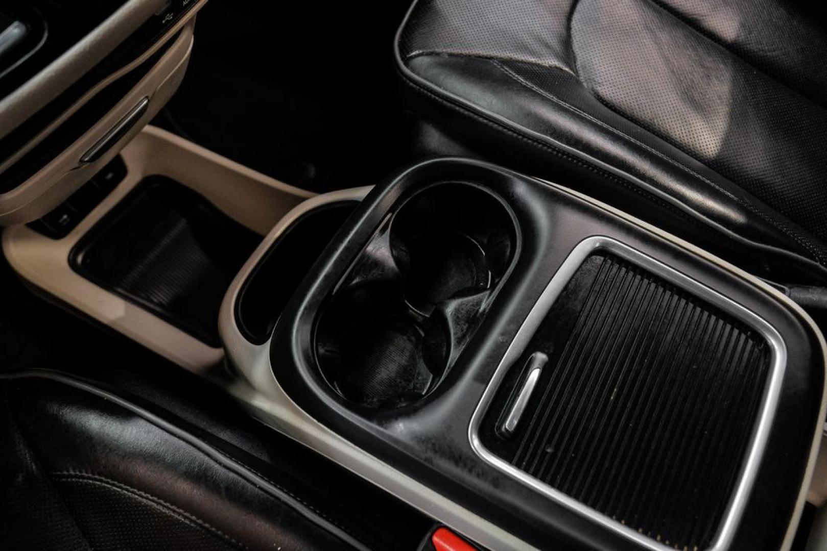 2020 Brilliant Black Crystal Pearlcoat /Black Chrysler Pacifica Limited (2C4RC1GG9LR) with an 3.6L V6 24V VVT engine, Automatic transmission, located at 15300 Midway Rd., Addison, TX, 75001, (972) 702-0011, 32.958321, -96.838074- Photo#33