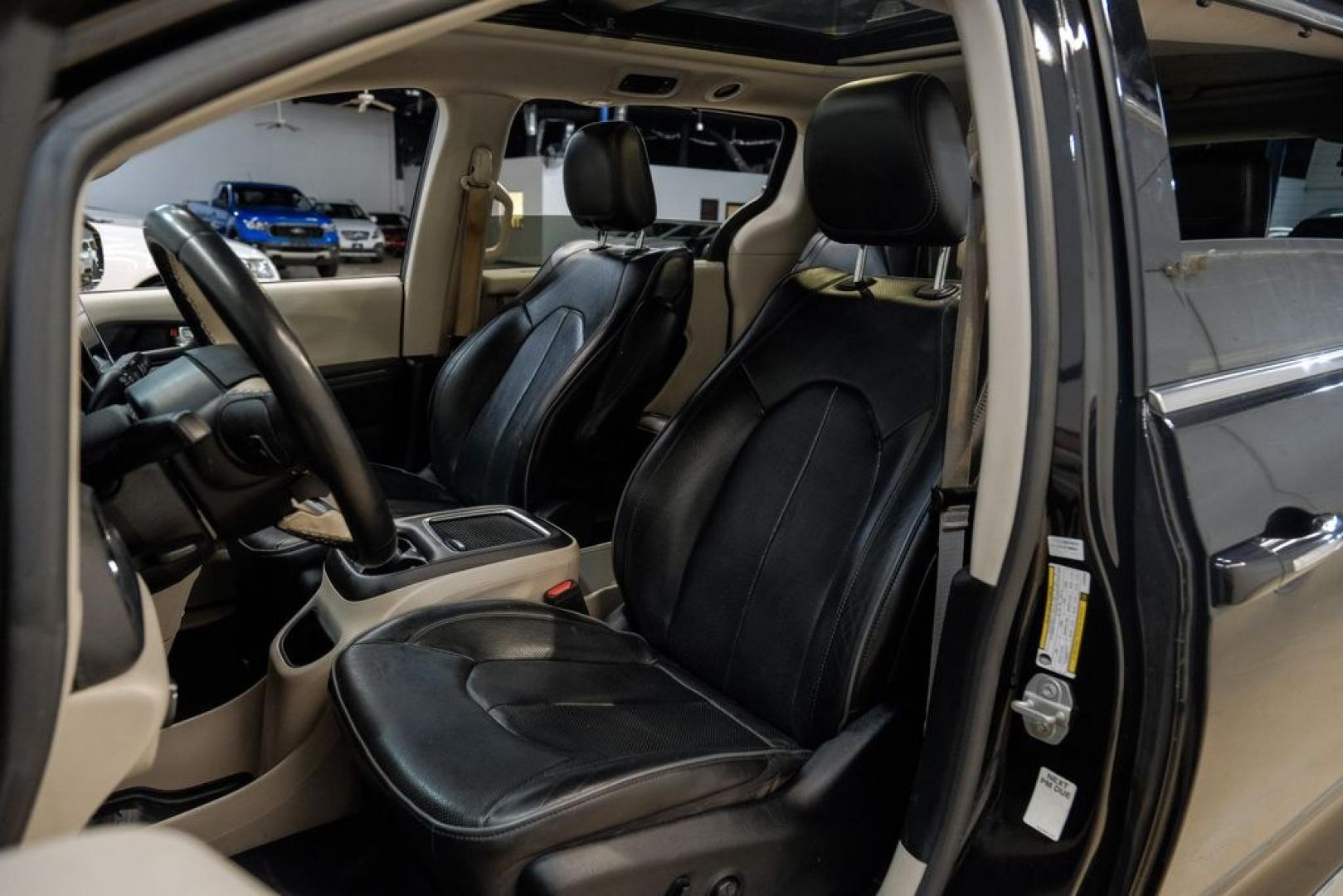 2020 Brilliant Black Crystal Pearlcoat /Black Chrysler Pacifica Limited (2C4RC1GG9LR) with an 3.6L V6 24V VVT engine, Automatic transmission, located at 15300 Midway Rd., Addison, TX, 75001, (972) 702-0011, 32.958321, -96.838074- Photo#47