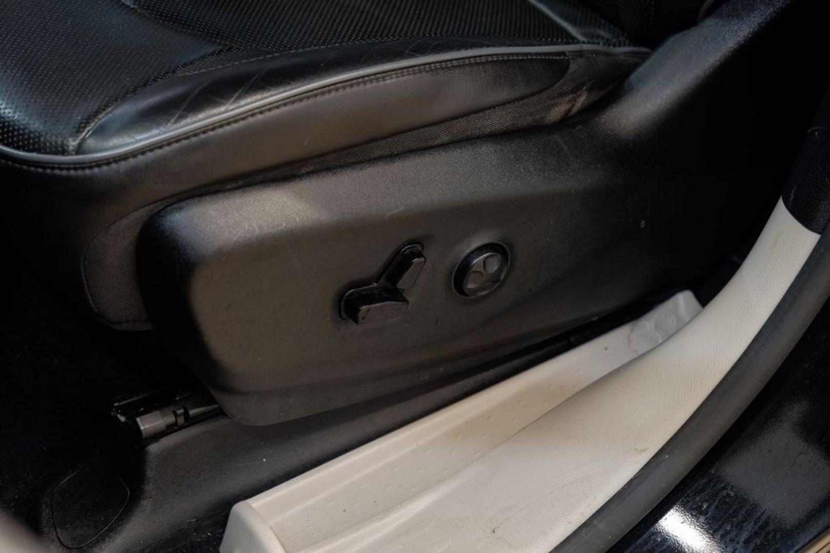 2020 Brilliant Black Crystal Pearlcoat /Black Chrysler Pacifica Limited (2C4RC1GG9LR) with an 3.6L V6 24V VVT engine, Automatic transmission, located at 15300 Midway Rd., Addison, TX, 75001, (972) 702-0011, 32.958321, -96.838074- Photo#48