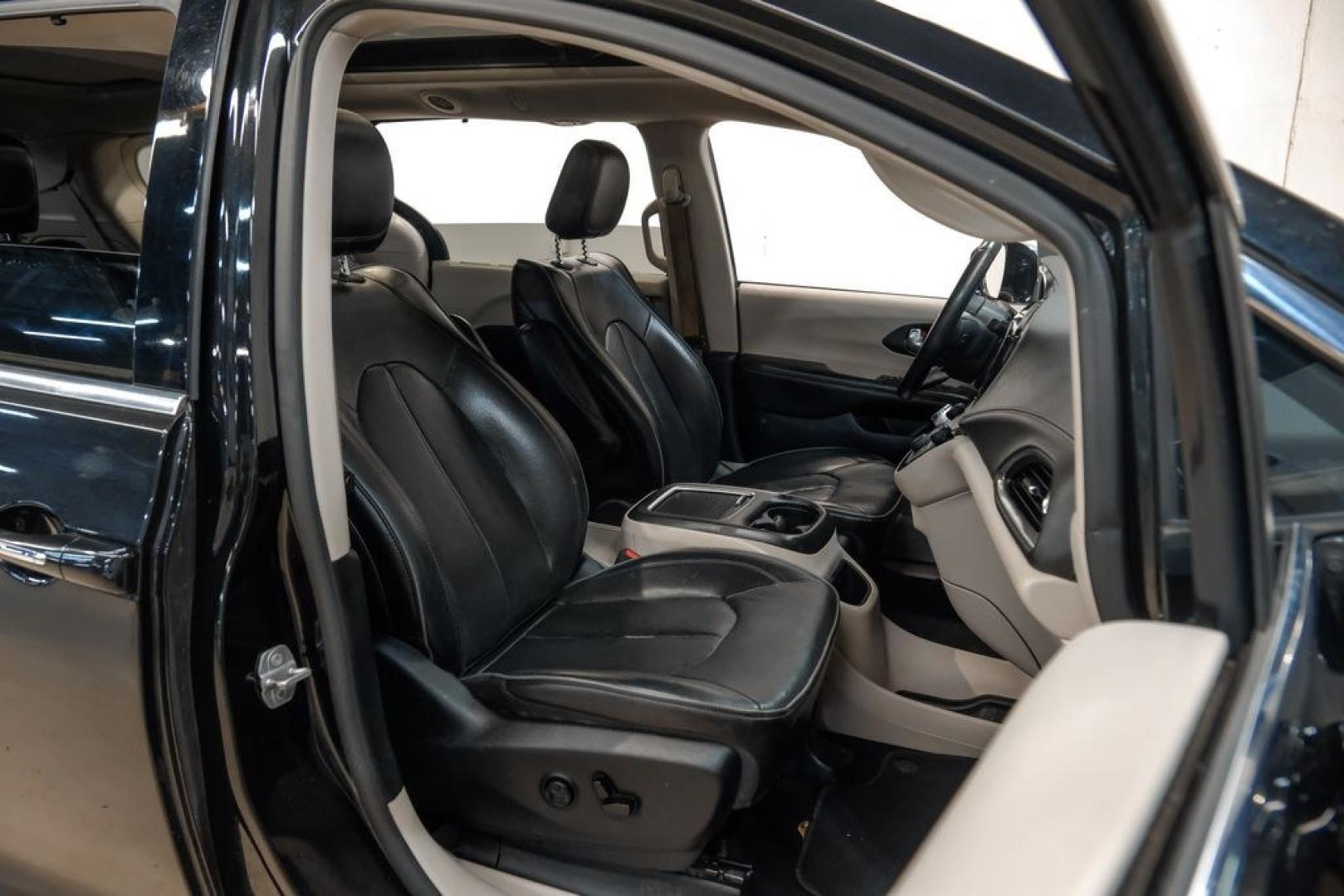 2020 Brilliant Black Crystal Pearlcoat /Black Chrysler Pacifica Limited (2C4RC1GG9LR) with an 3.6L V6 24V VVT engine, Automatic transmission, located at 15300 Midway Rd., Addison, TX, 75001, (972) 702-0011, 32.958321, -96.838074- Photo#49