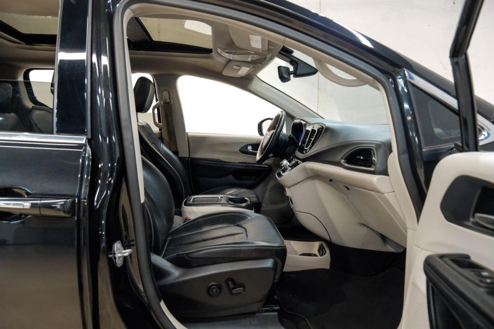 2020 Brilliant Black Crystal Pearlcoat /Black Chrysler Pacifica Limited (2C4RC1GG9LR) with an 3.6L V6 24V VVT engine, Automatic transmission, located at 15300 Midway Rd., Addison, TX, 75001, (972) 702-0011, 32.958321, -96.838074- Photo#50