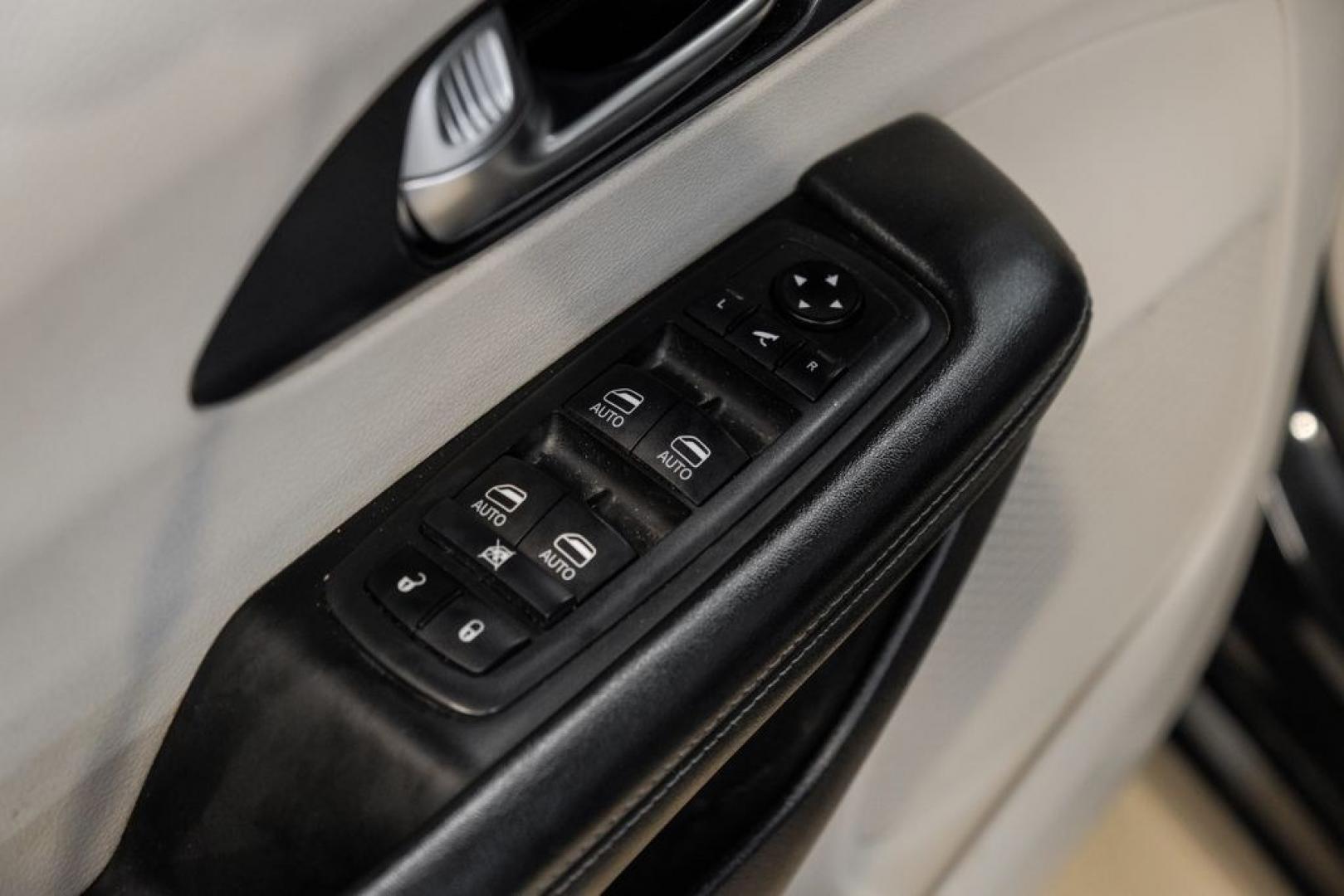 2020 Brilliant Black Crystal Pearlcoat /Black Chrysler Pacifica Limited (2C4RC1GG9LR) with an 3.6L V6 24V VVT engine, Automatic transmission, located at 15300 Midway Rd., Addison, TX, 75001, (972) 702-0011, 32.958321, -96.838074- Photo#60