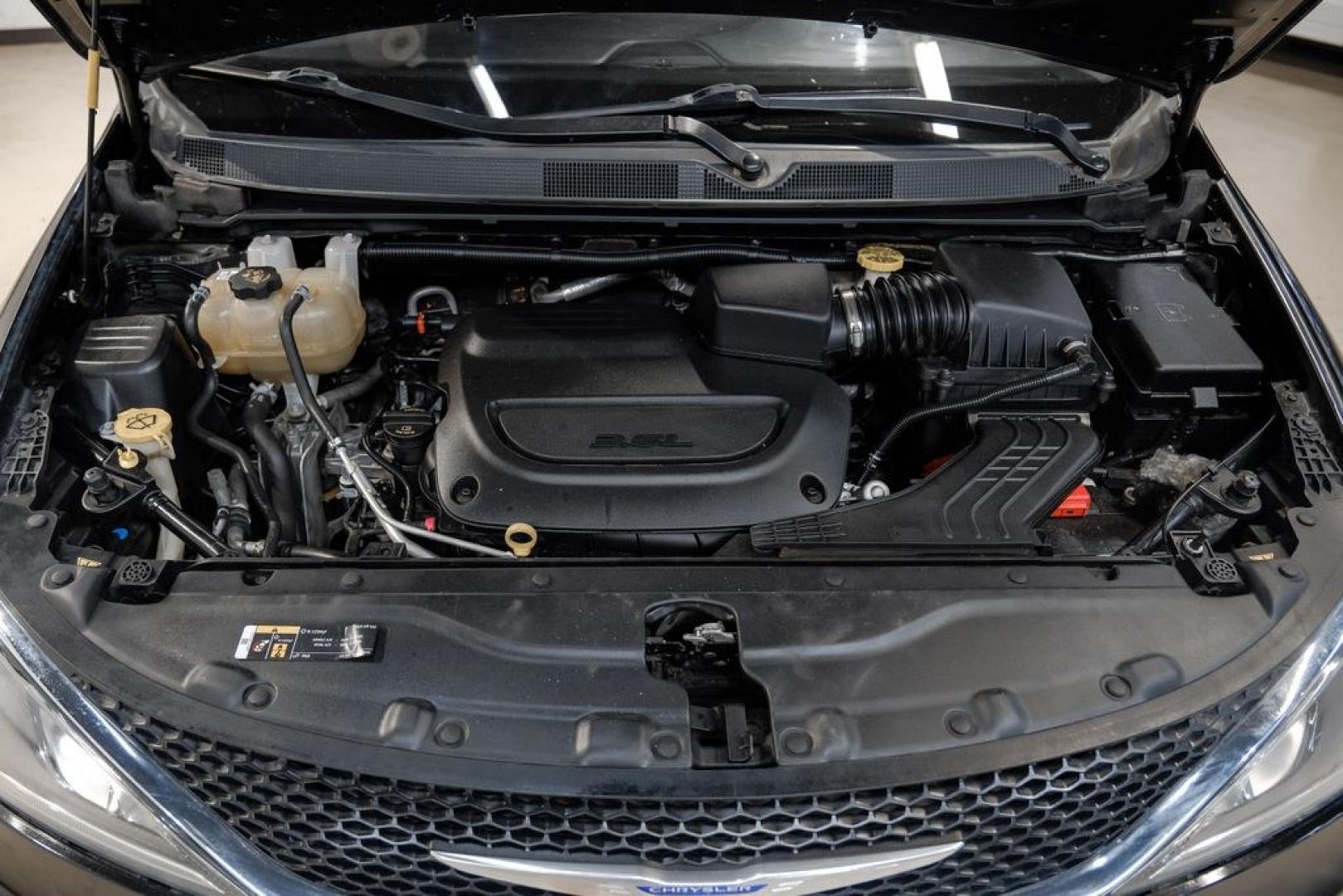 2020 Brilliant Black Crystal Pearlcoat /Black Chrysler Pacifica Limited (2C4RC1GG9LR) with an 3.6L V6 24V VVT engine, Automatic transmission, located at 15300 Midway Rd., Addison, TX, 75001, (972) 702-0011, 32.958321, -96.838074- Photo#66