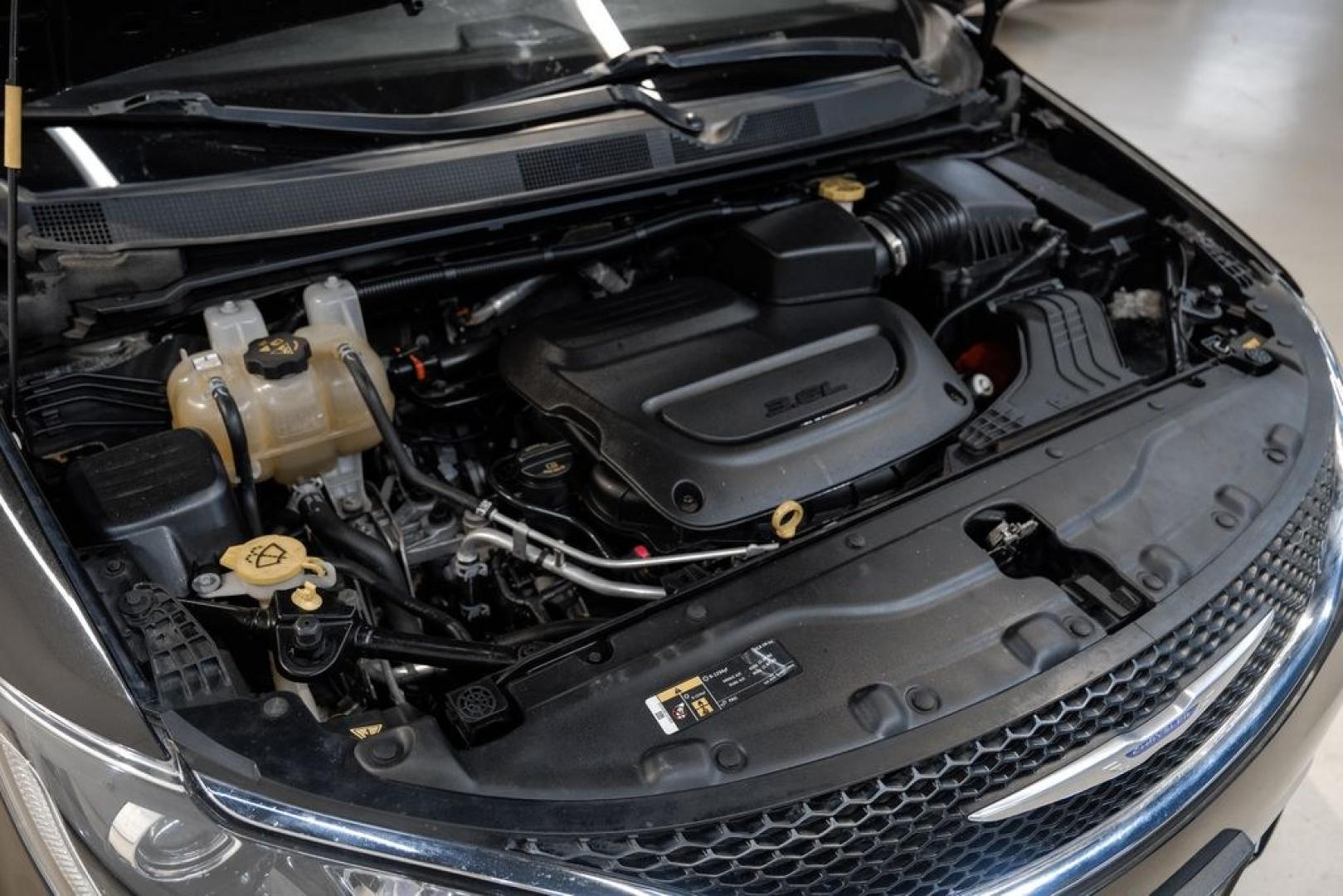2020 Brilliant Black Crystal Pearlcoat /Black Chrysler Pacifica Limited (2C4RC1GG9LR) with an 3.6L V6 24V VVT engine, Automatic transmission, located at 15300 Midway Rd., Addison, TX, 75001, (972) 702-0011, 32.958321, -96.838074- Photo#68