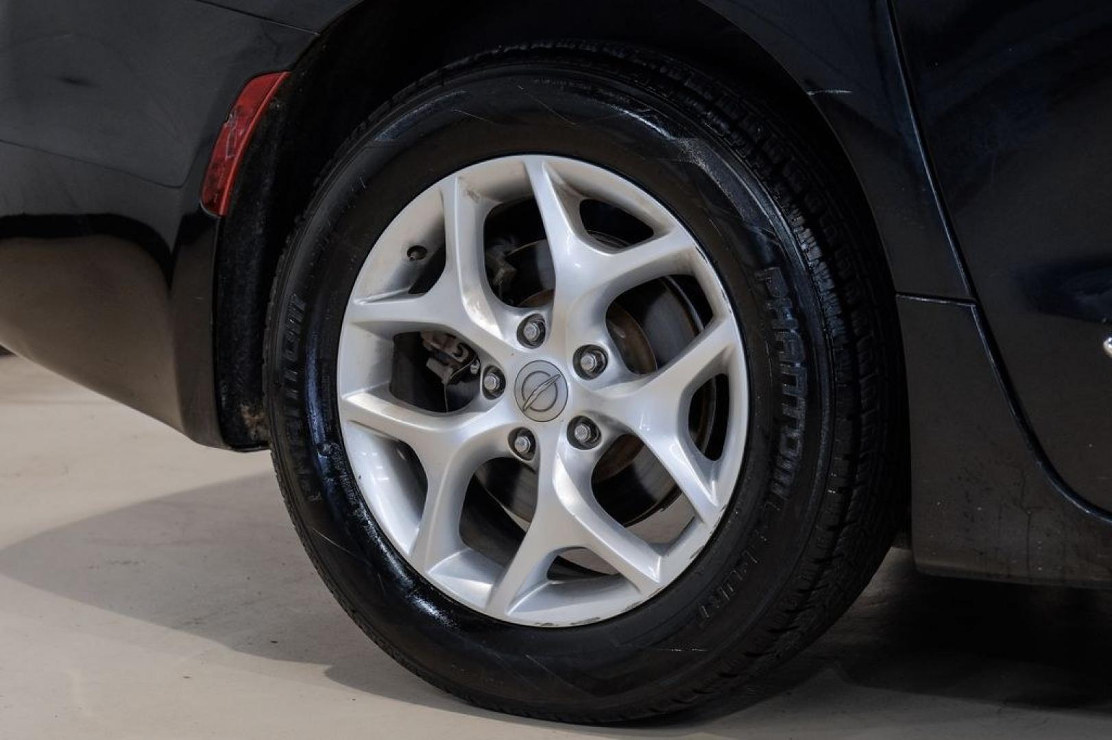 2020 Brilliant Black Crystal Pearlcoat /Black Chrysler Pacifica Limited (2C4RC1GG9LR) with an 3.6L V6 24V VVT engine, Automatic transmission, located at 15300 Midway Rd., Addison, TX, 75001, (972) 702-0011, 32.958321, -96.838074- Photo#74