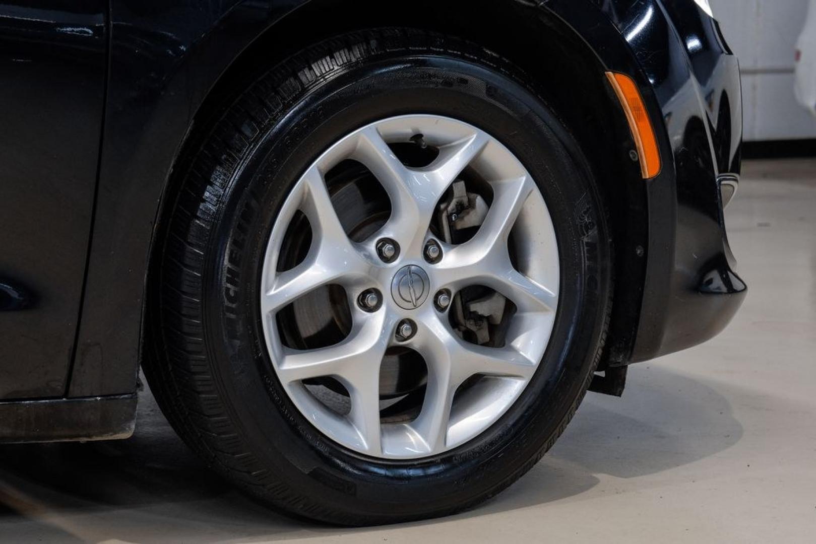2020 Brilliant Black Crystal Pearlcoat /Black Chrysler Pacifica Limited (2C4RC1GG9LR) with an 3.6L V6 24V VVT engine, Automatic transmission, located at 15300 Midway Rd., Addison, TX, 75001, (972) 702-0011, 32.958321, -96.838074- Photo#75